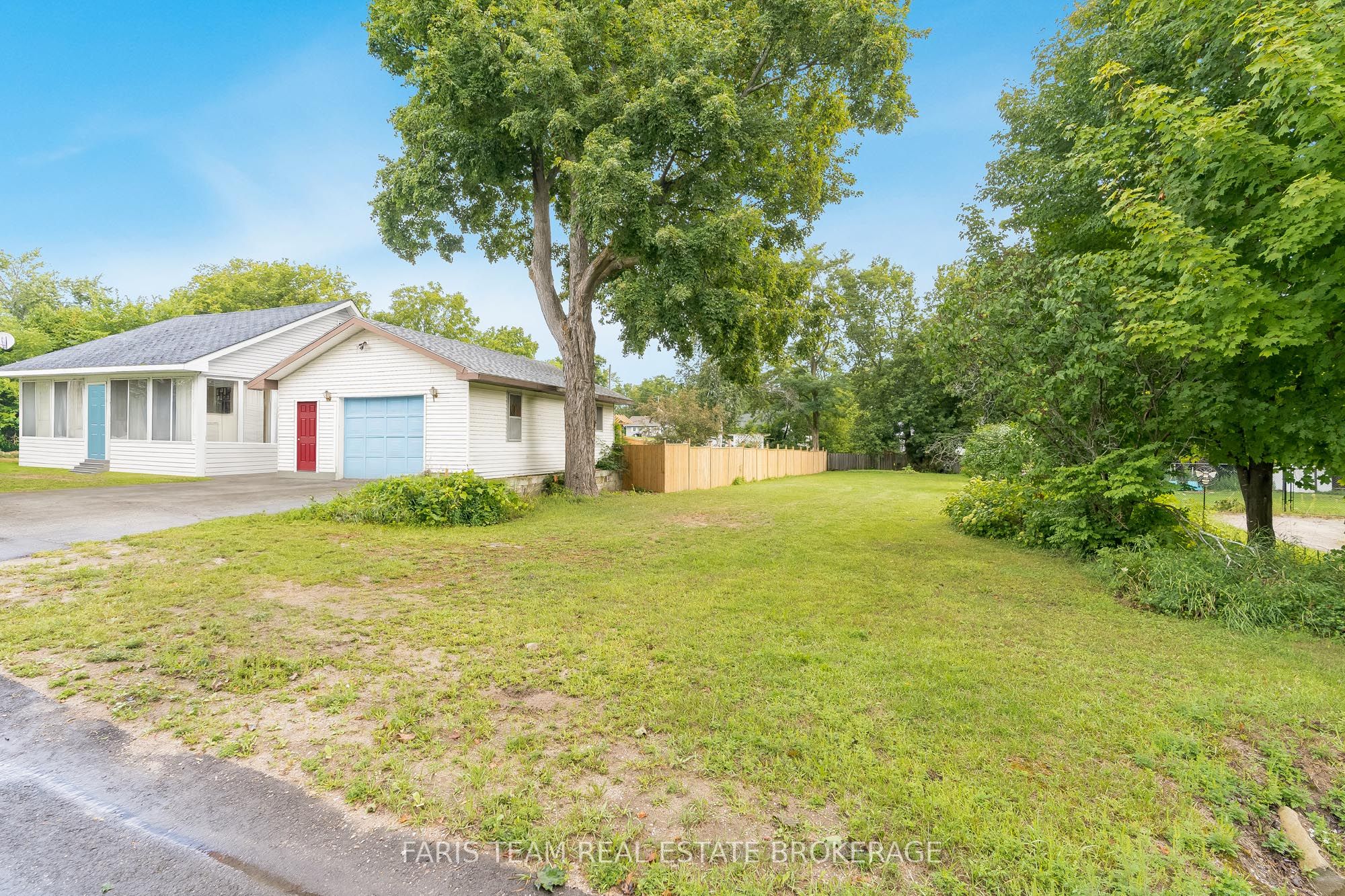 305 Ouida Street Property Photo 3