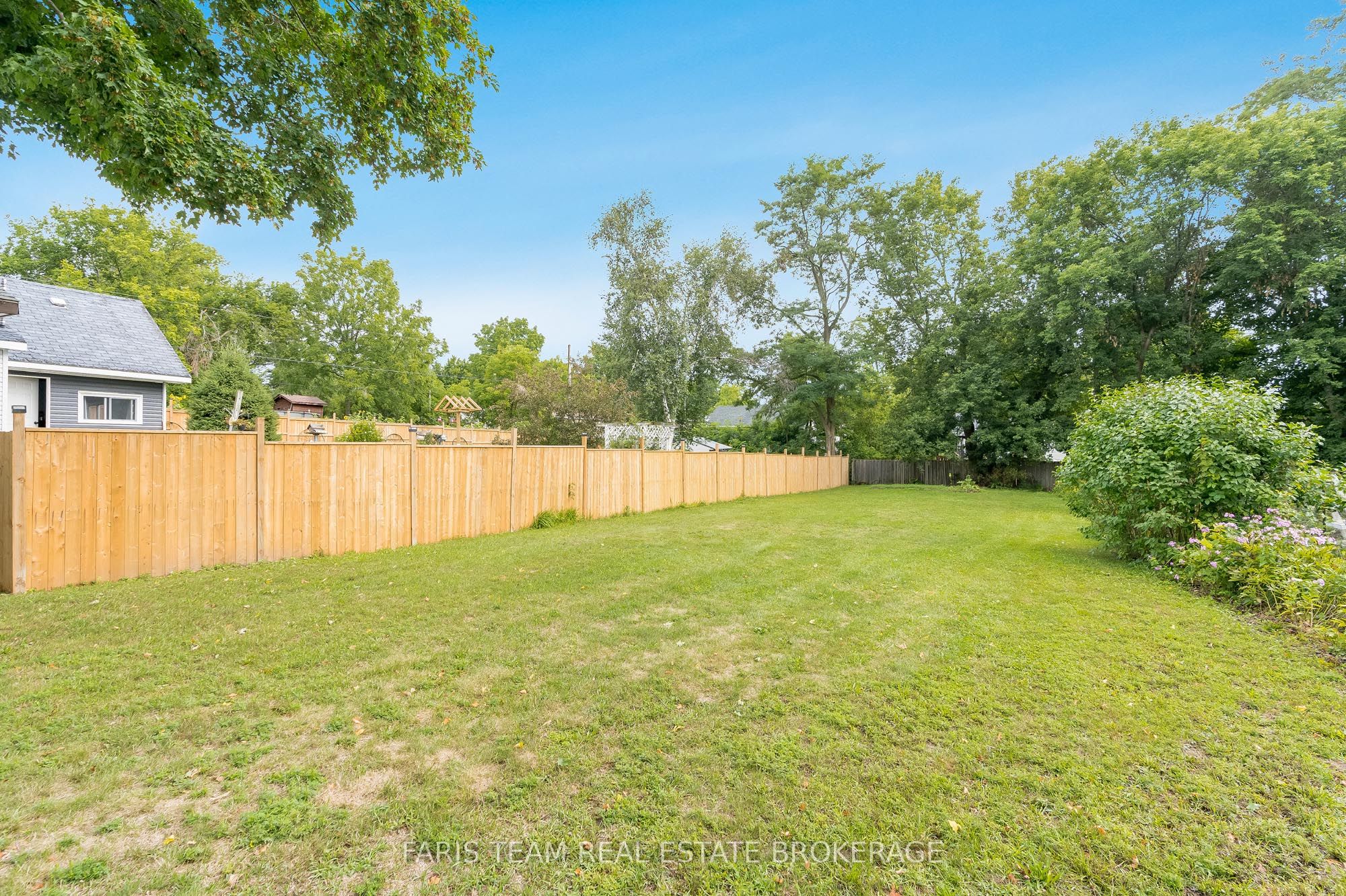 305 Ouida Street Property Photo 4