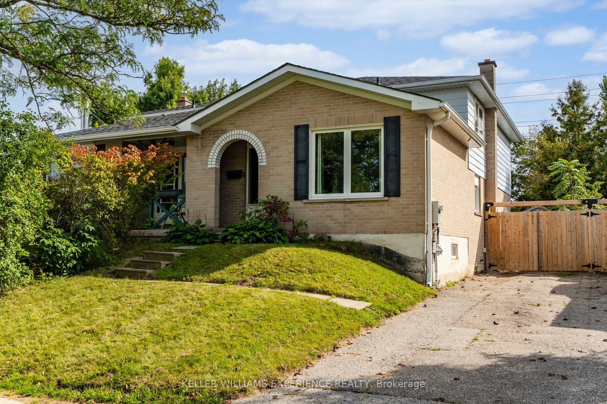 21 B College Crescent
