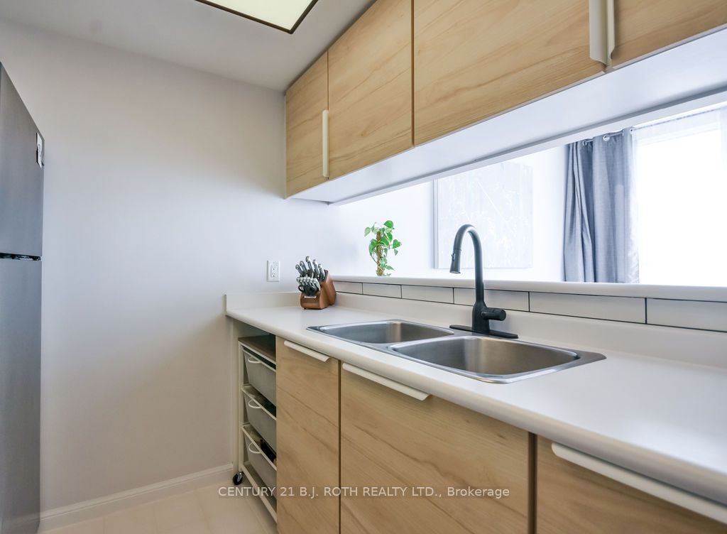 75 Ellen Street 1102 Property Photo 18