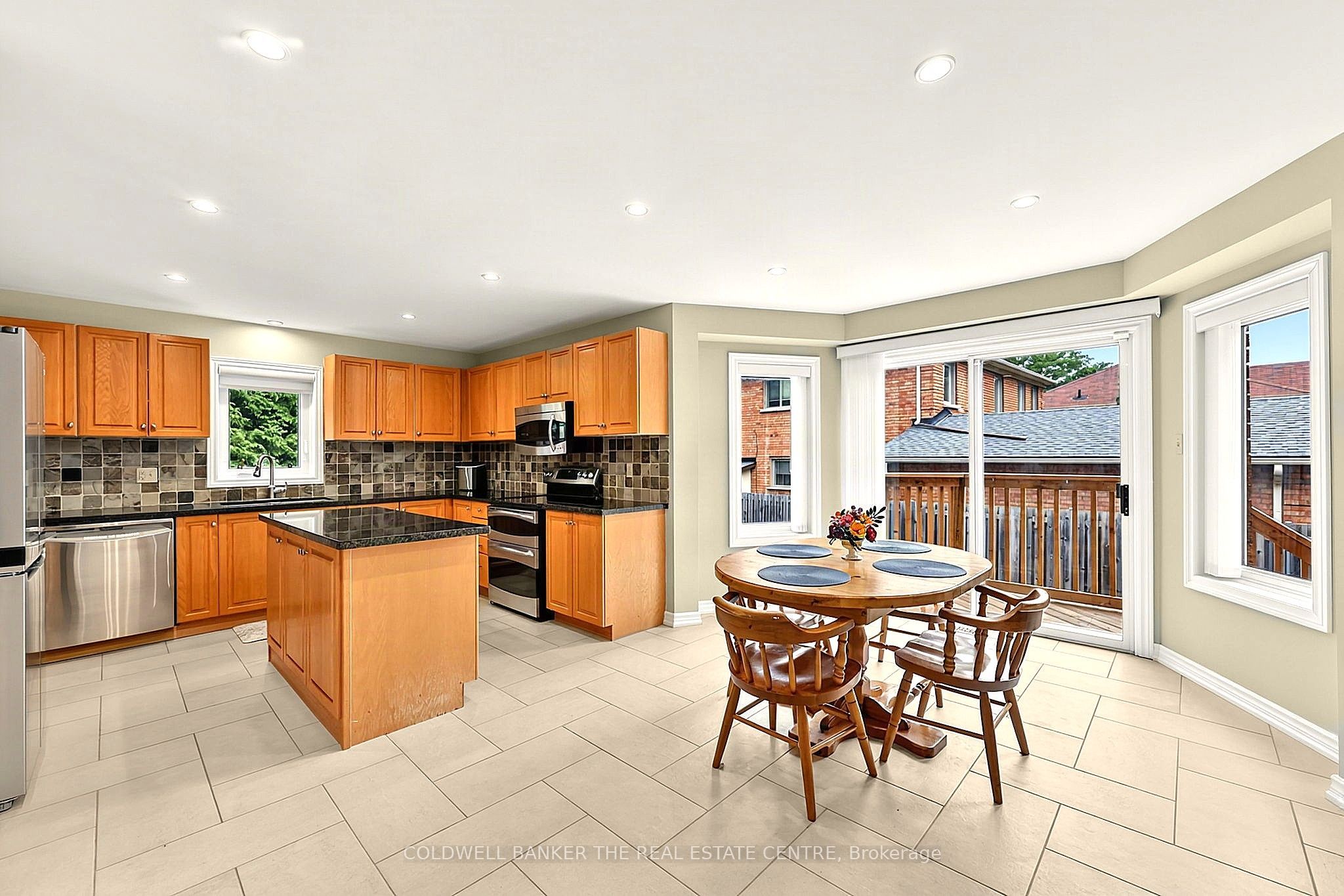 37 Falling Brook Drive Property Photo 12