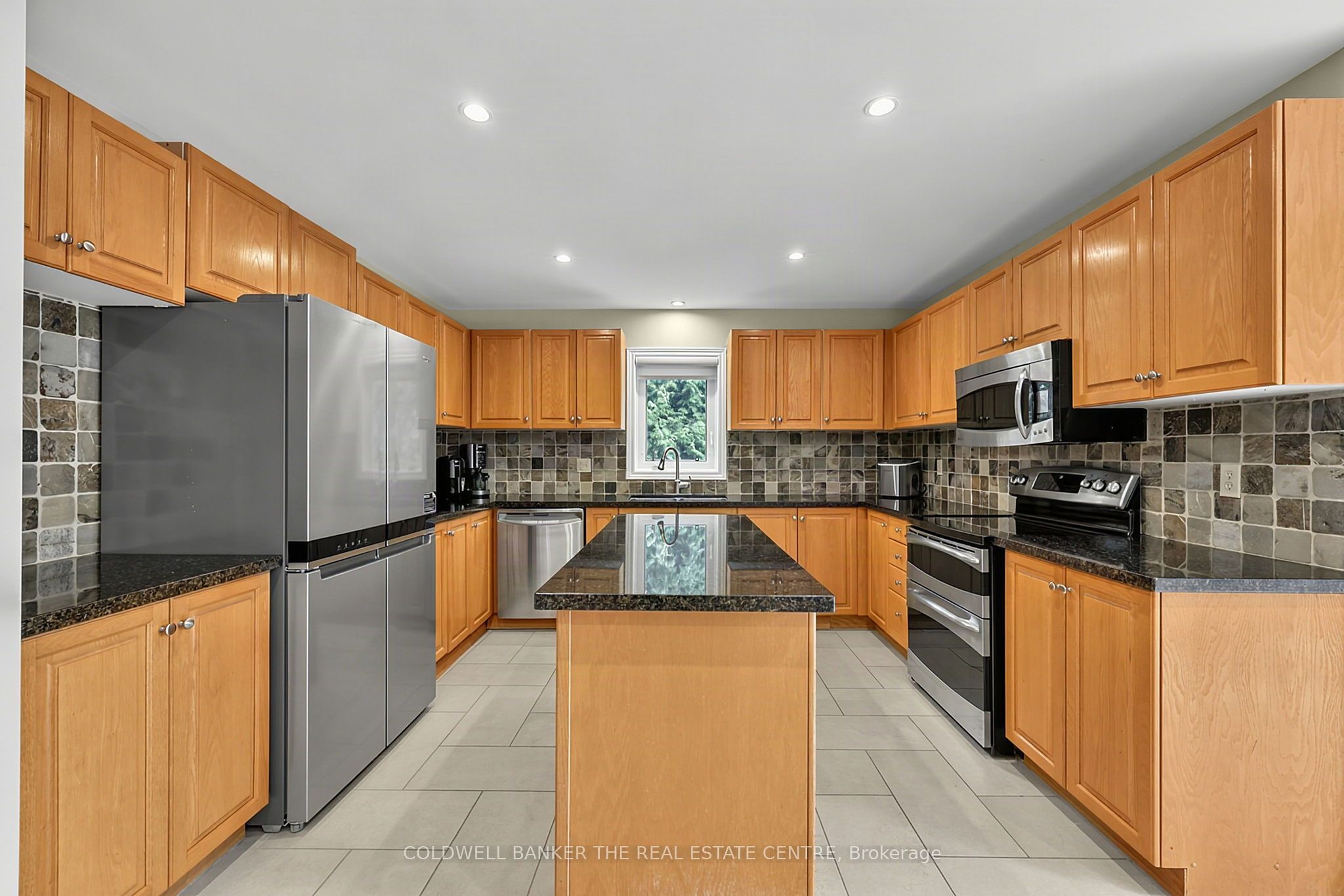 37 Falling Brook Drive Property Photo 14