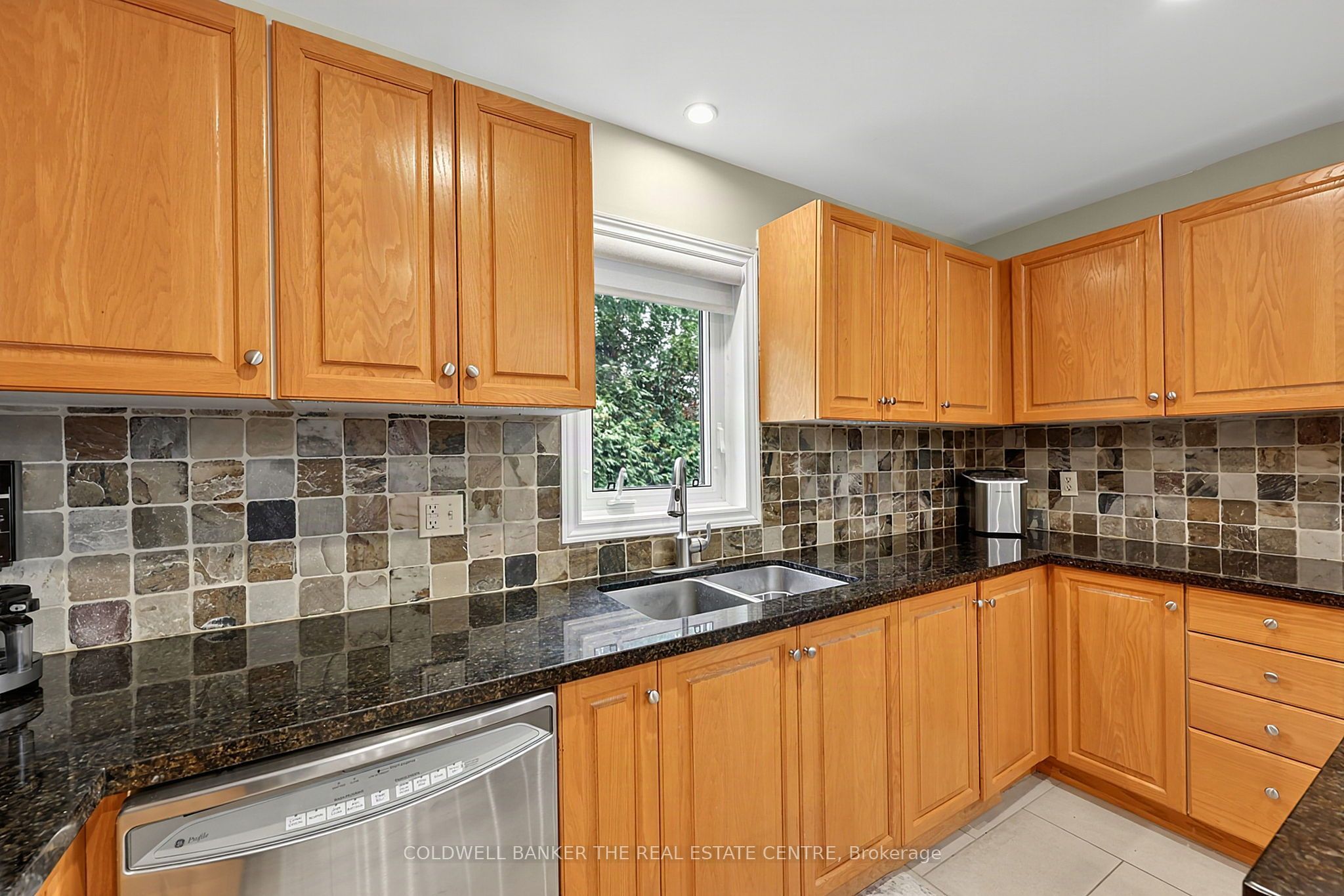 37 Falling Brook Drive Property Photo 17