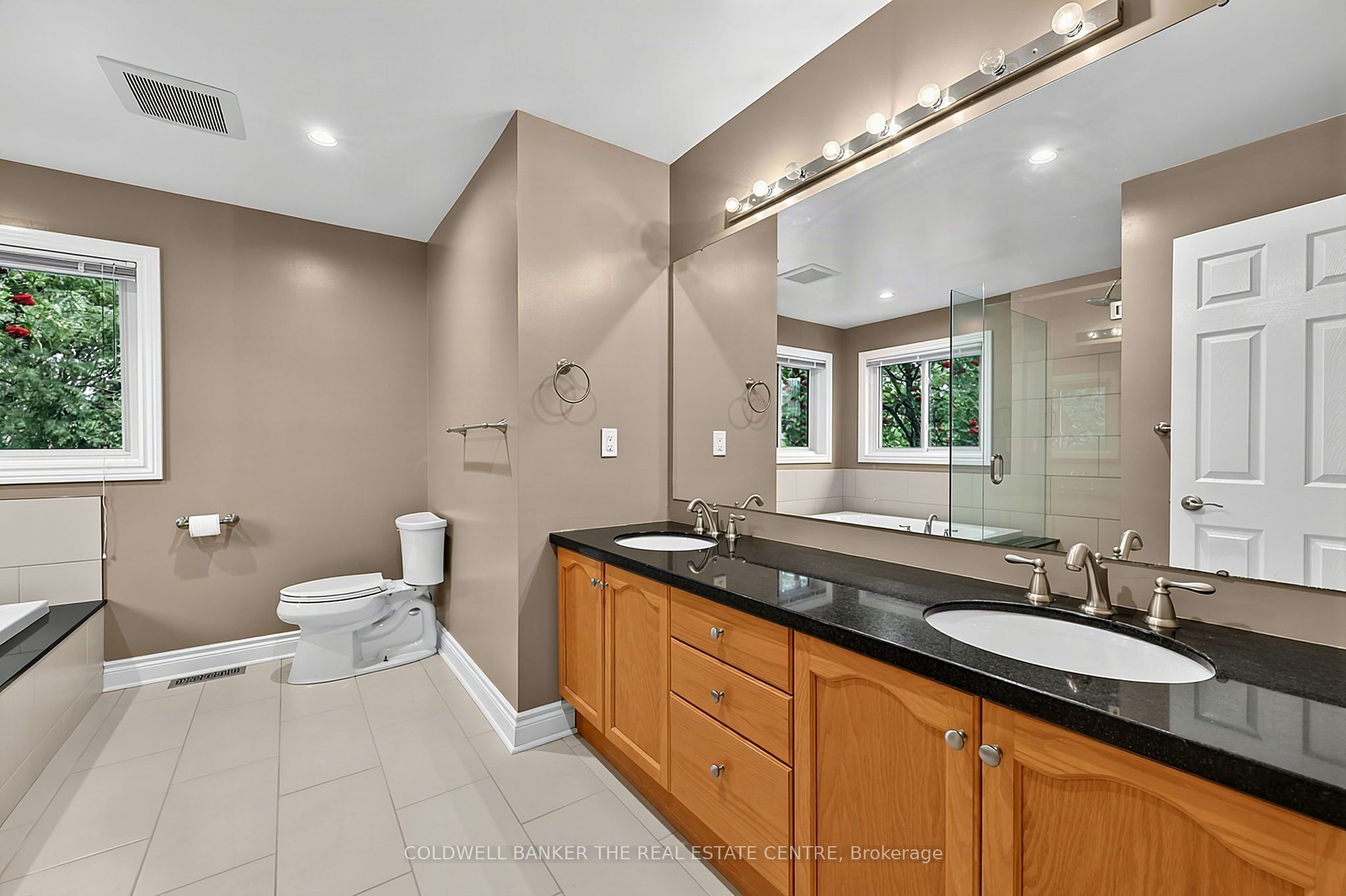 37 Falling Brook Drive Property Photo 22