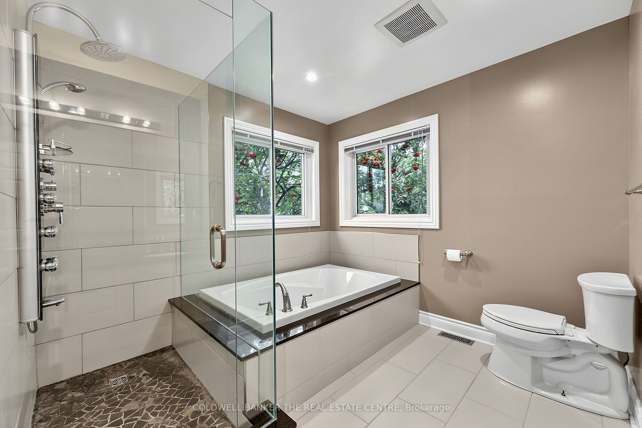 37 Falling Brook Drive Property Photo 23