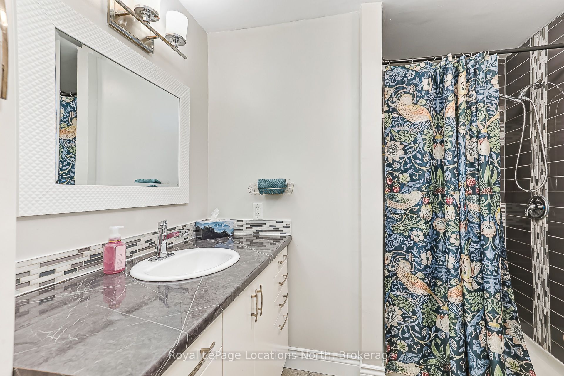 121 Erie Street Property Photo 24