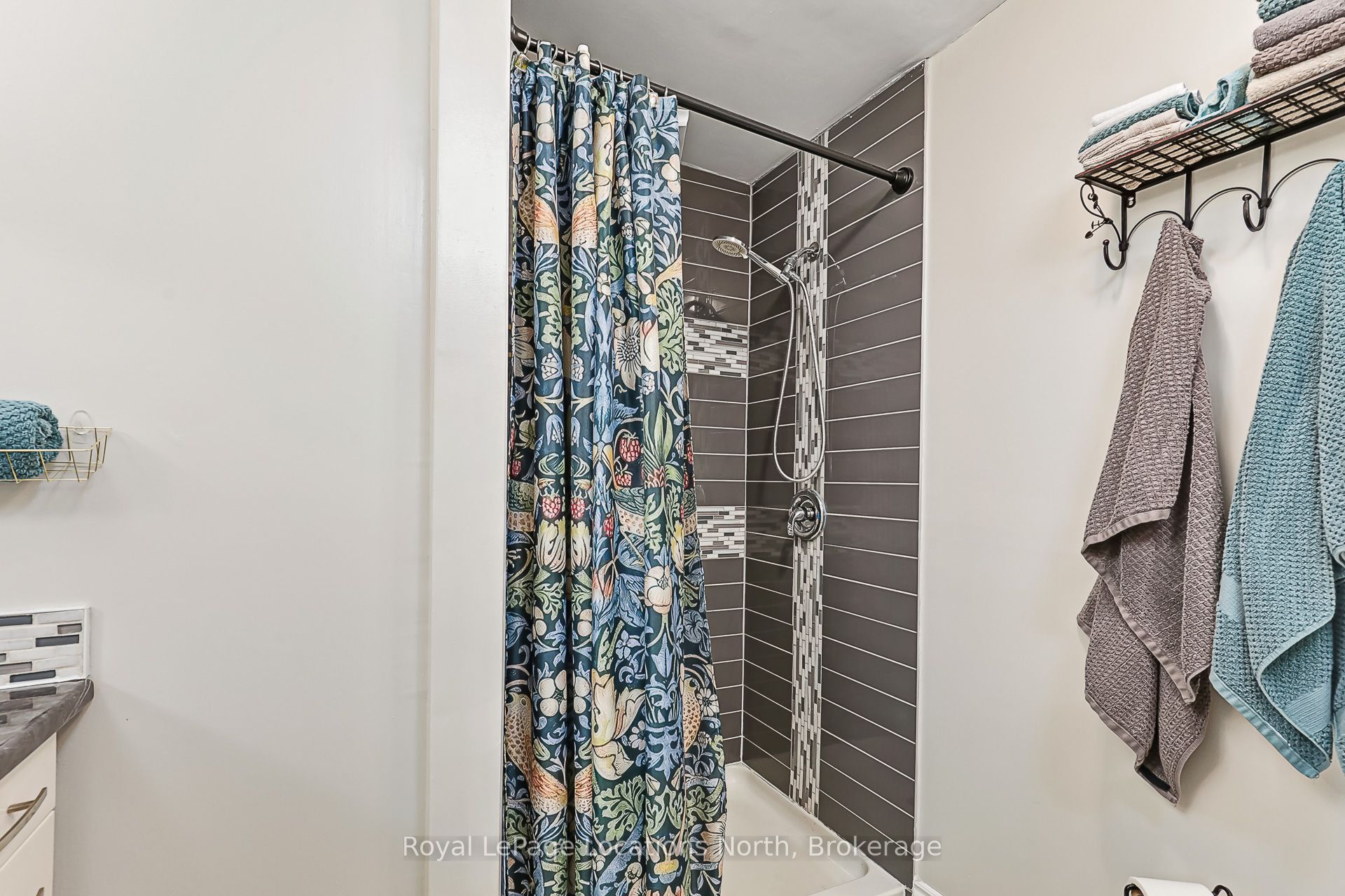 121 Erie Street Property Photo 25