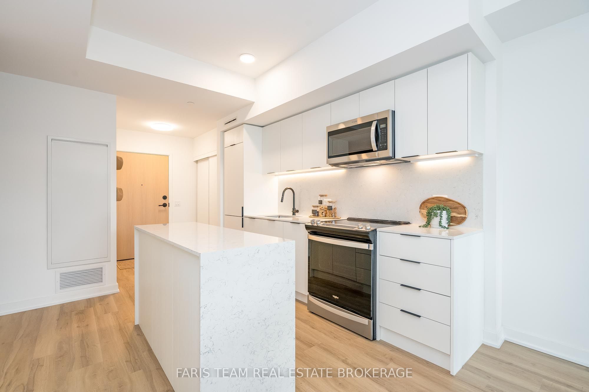 31 Huron Street 209 Property Photo 12