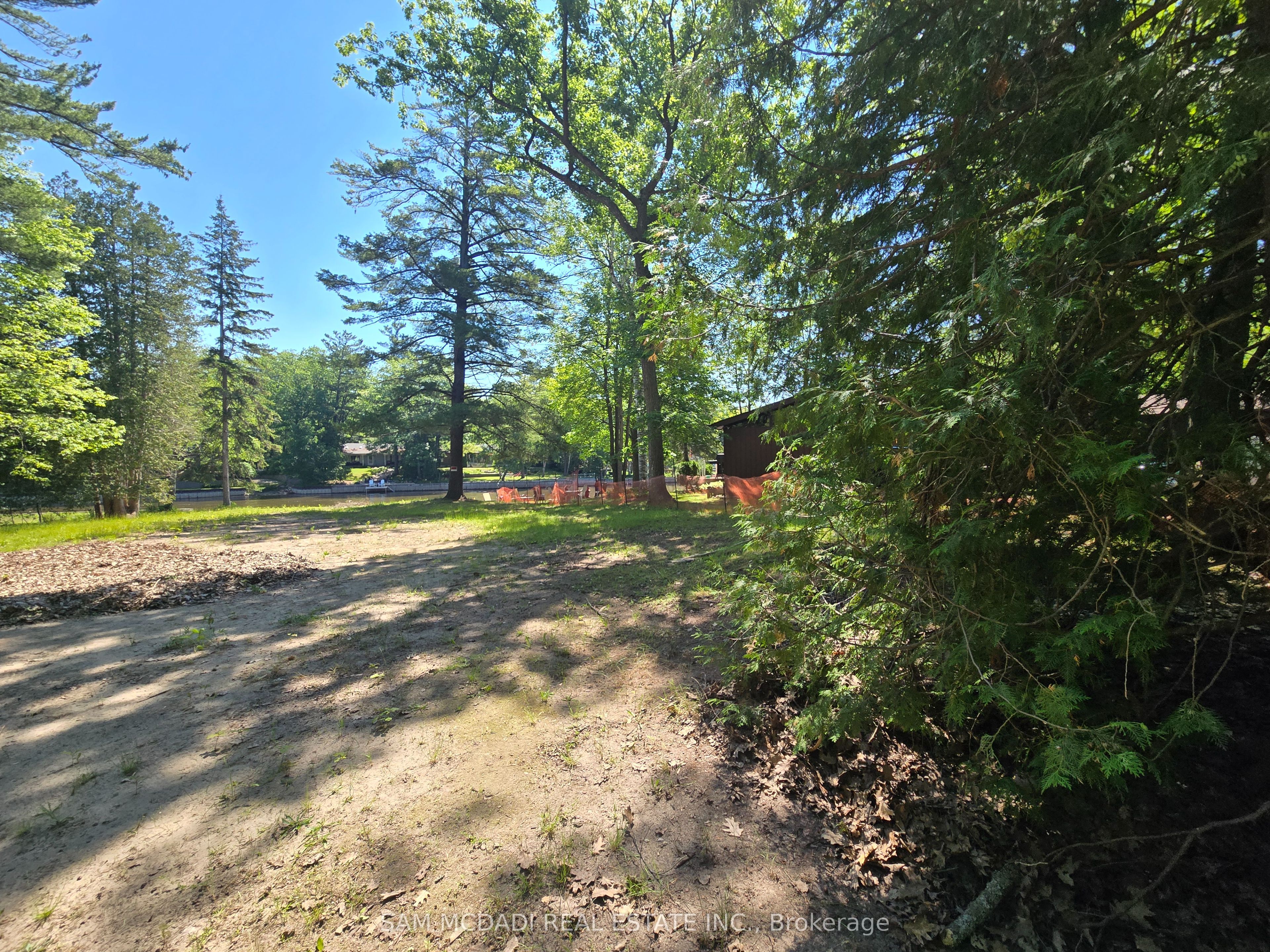 490 Oxbow Park Drive Property Photo 3