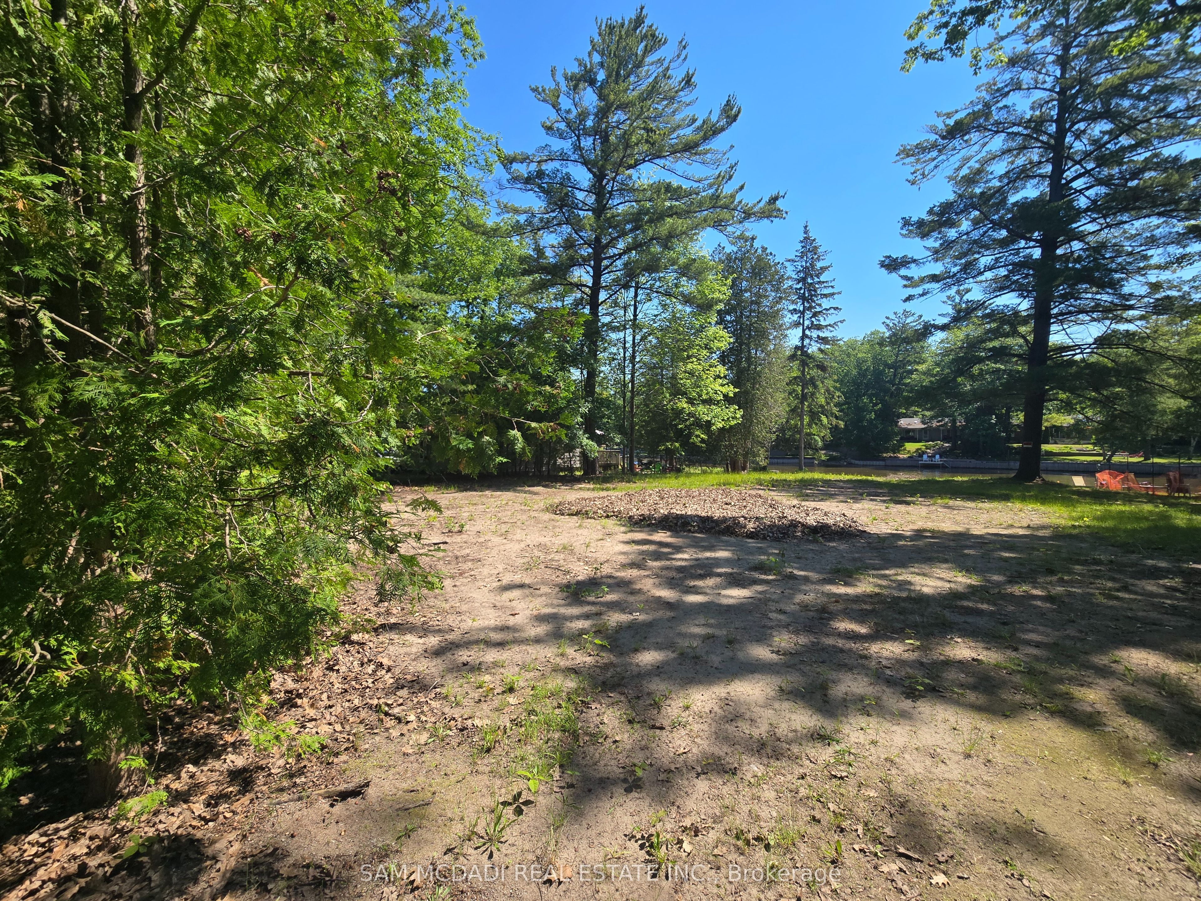 490 Oxbow Park Drive Property Photo 4