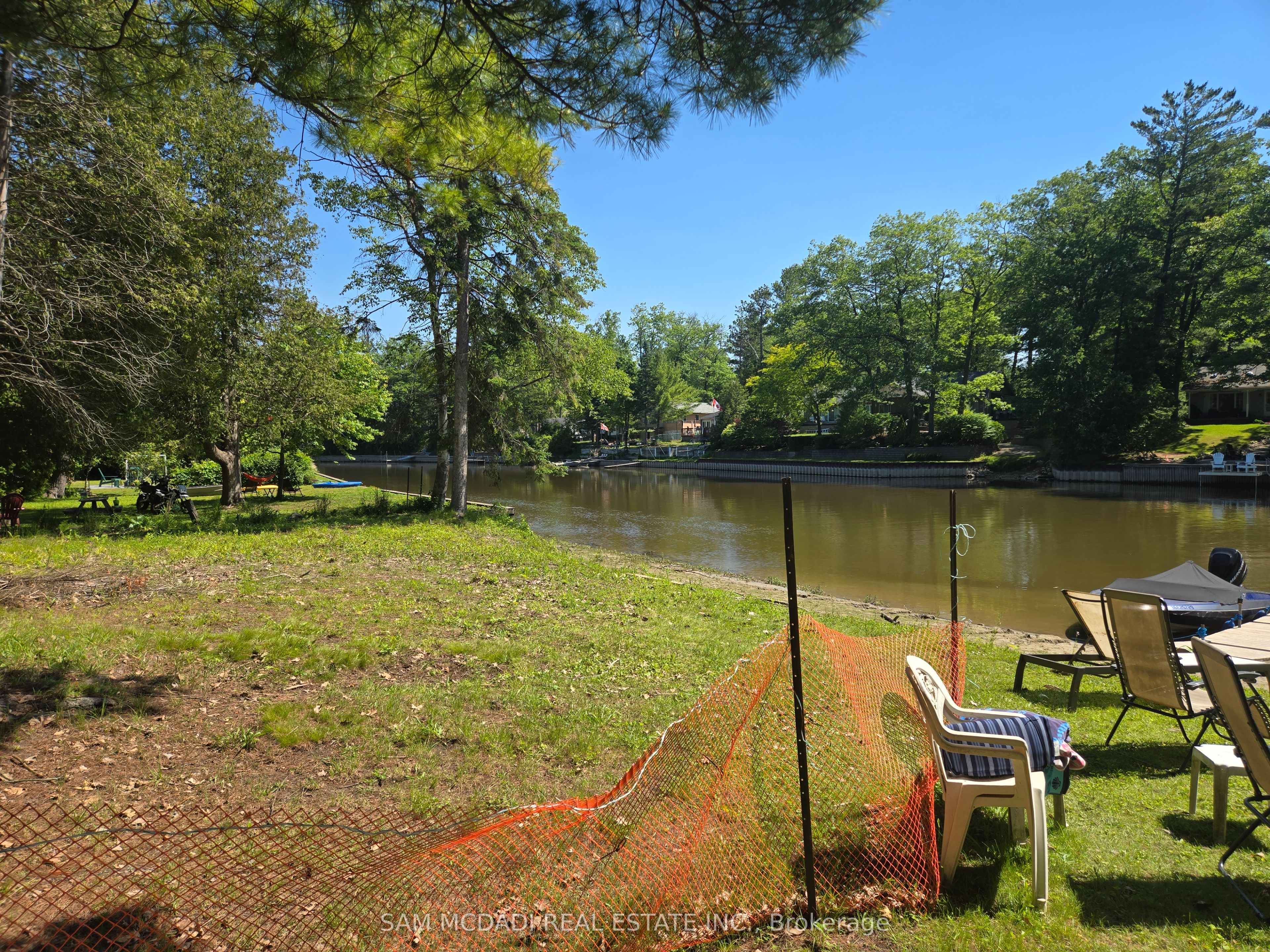 490 Oxbow Park Drive Property Photo 6