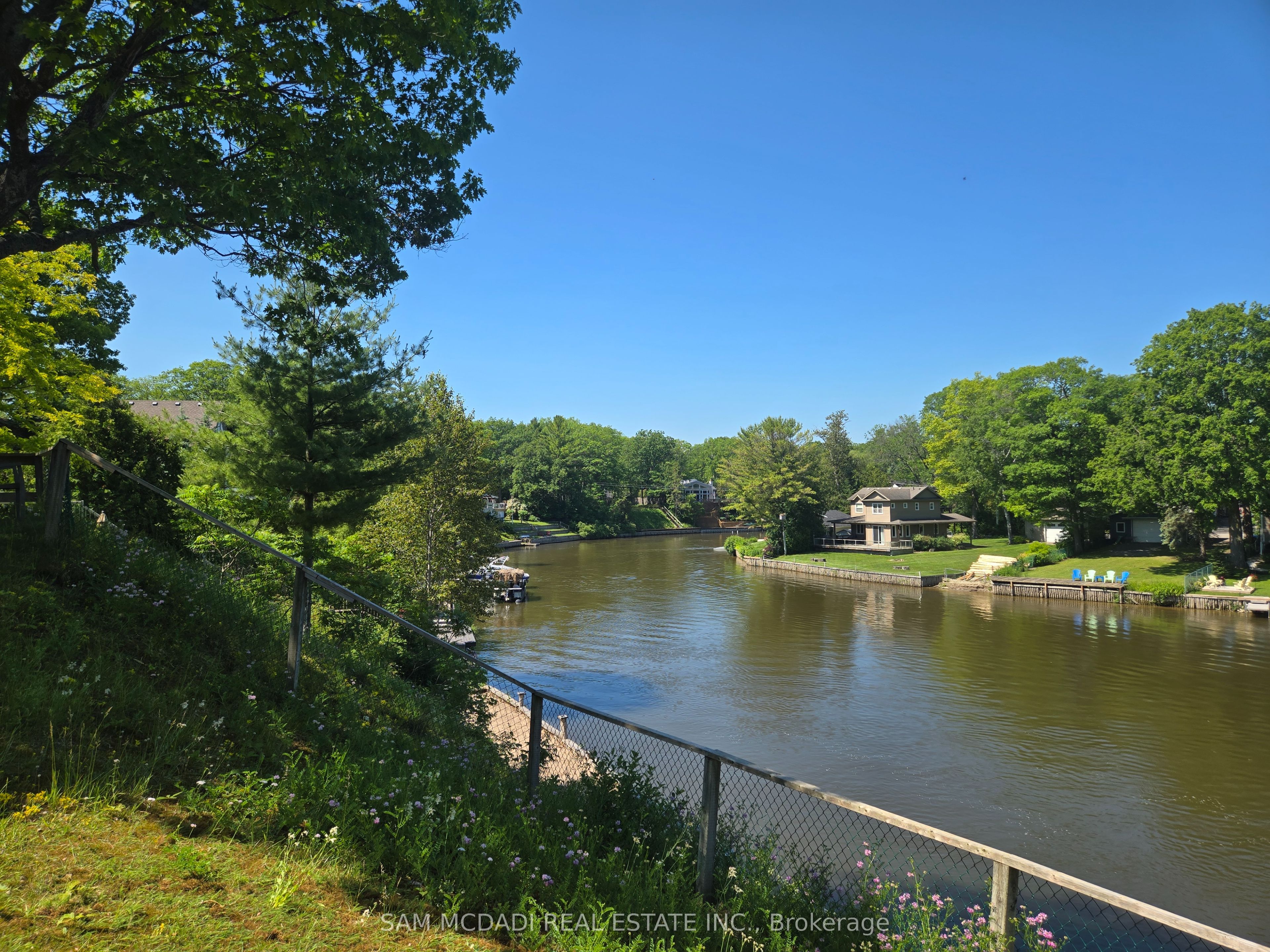 490 Oxbow Park Drive Property Photo 10