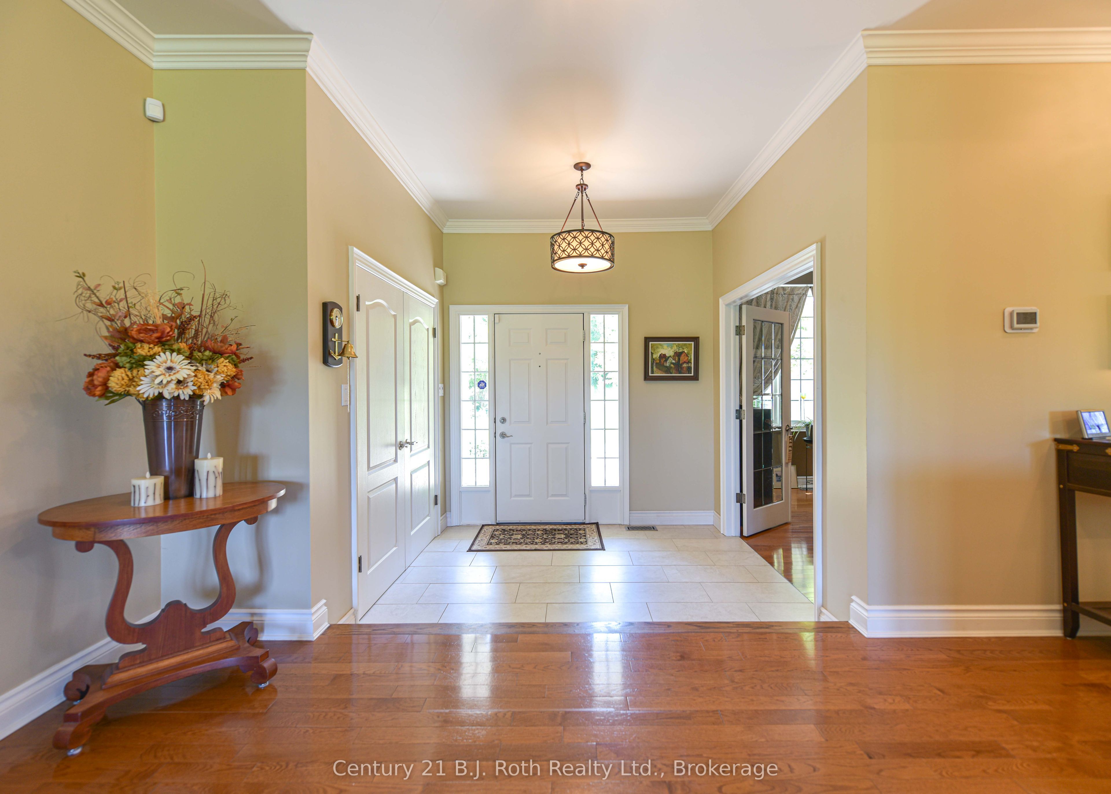 1273 Hawk Ridge Crescent Property Photo 3