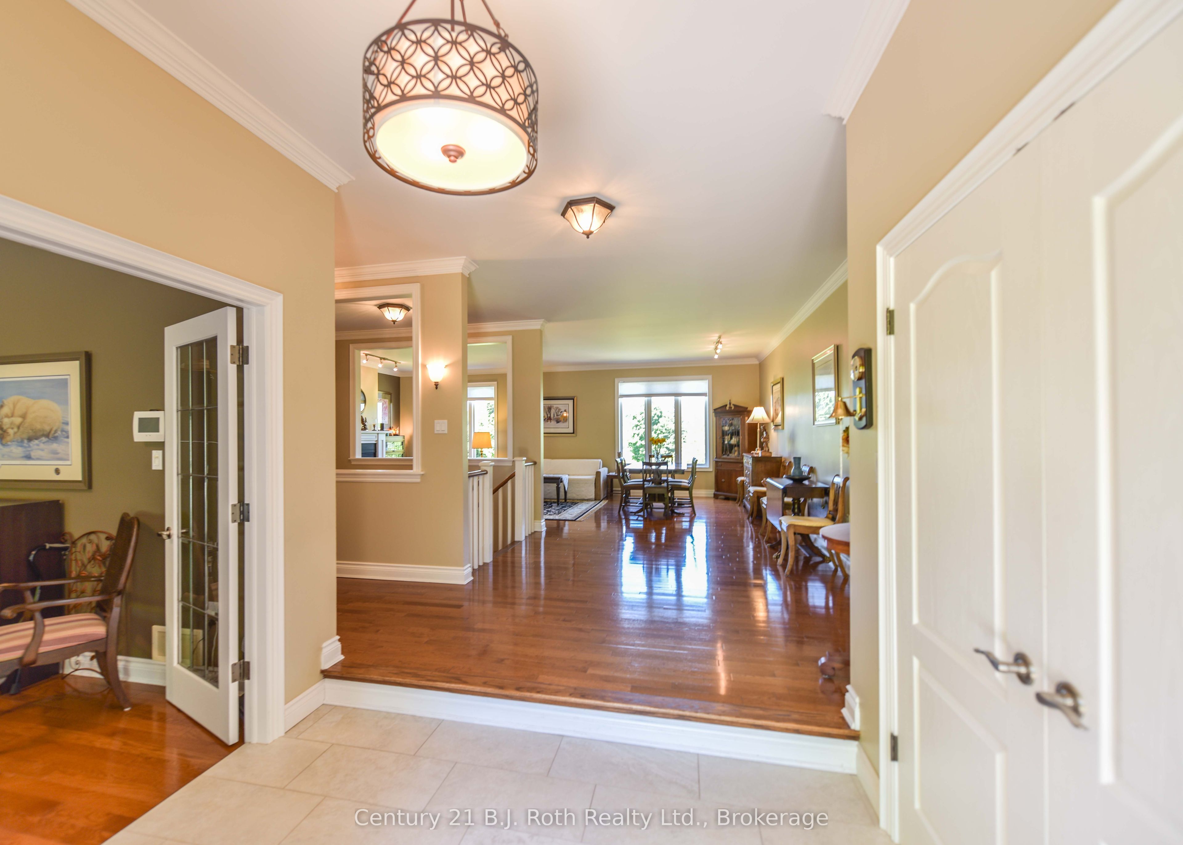 1273 Hawk Ridge Crescent Property Photo 4