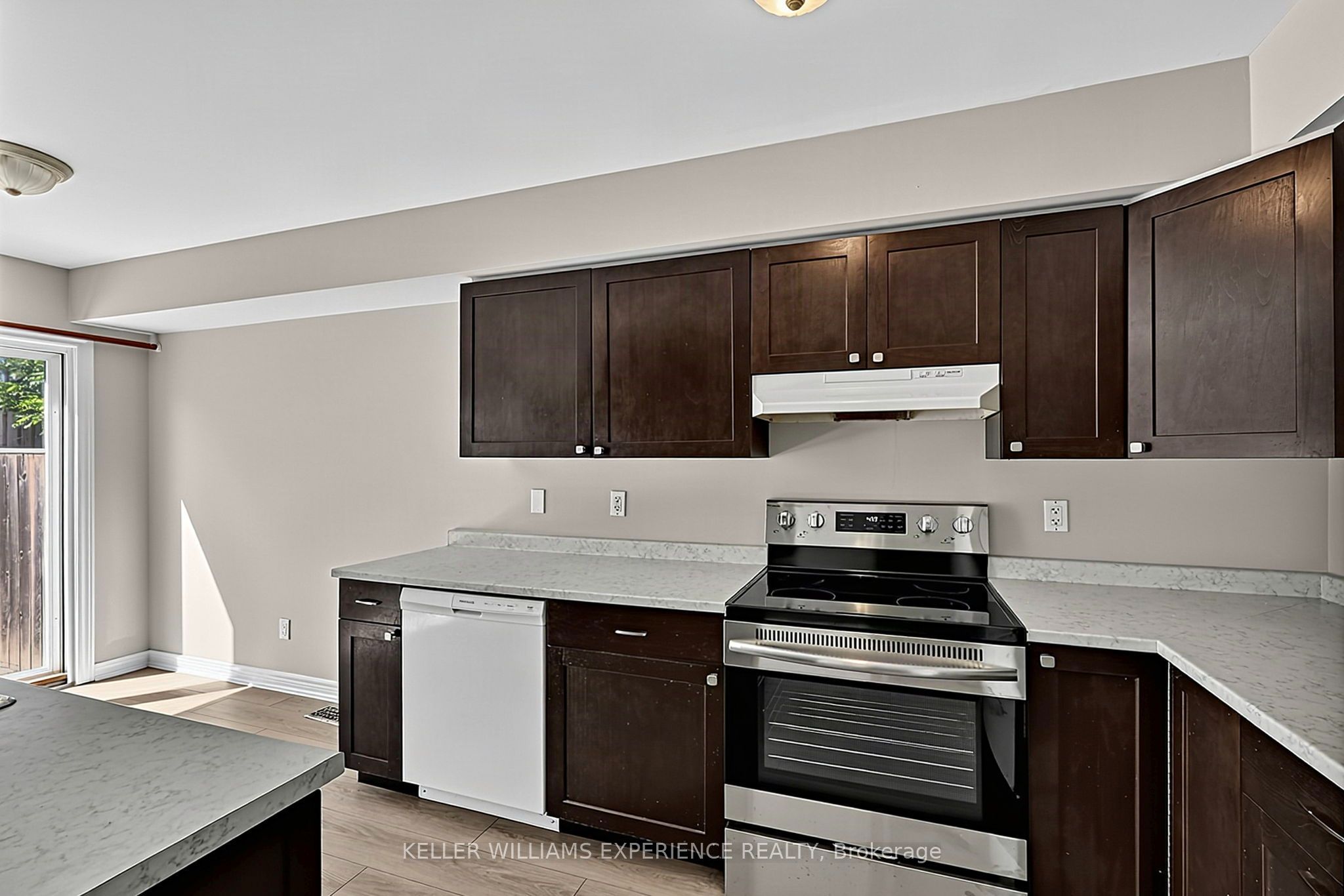 201 Stanley Street Property Photo 9