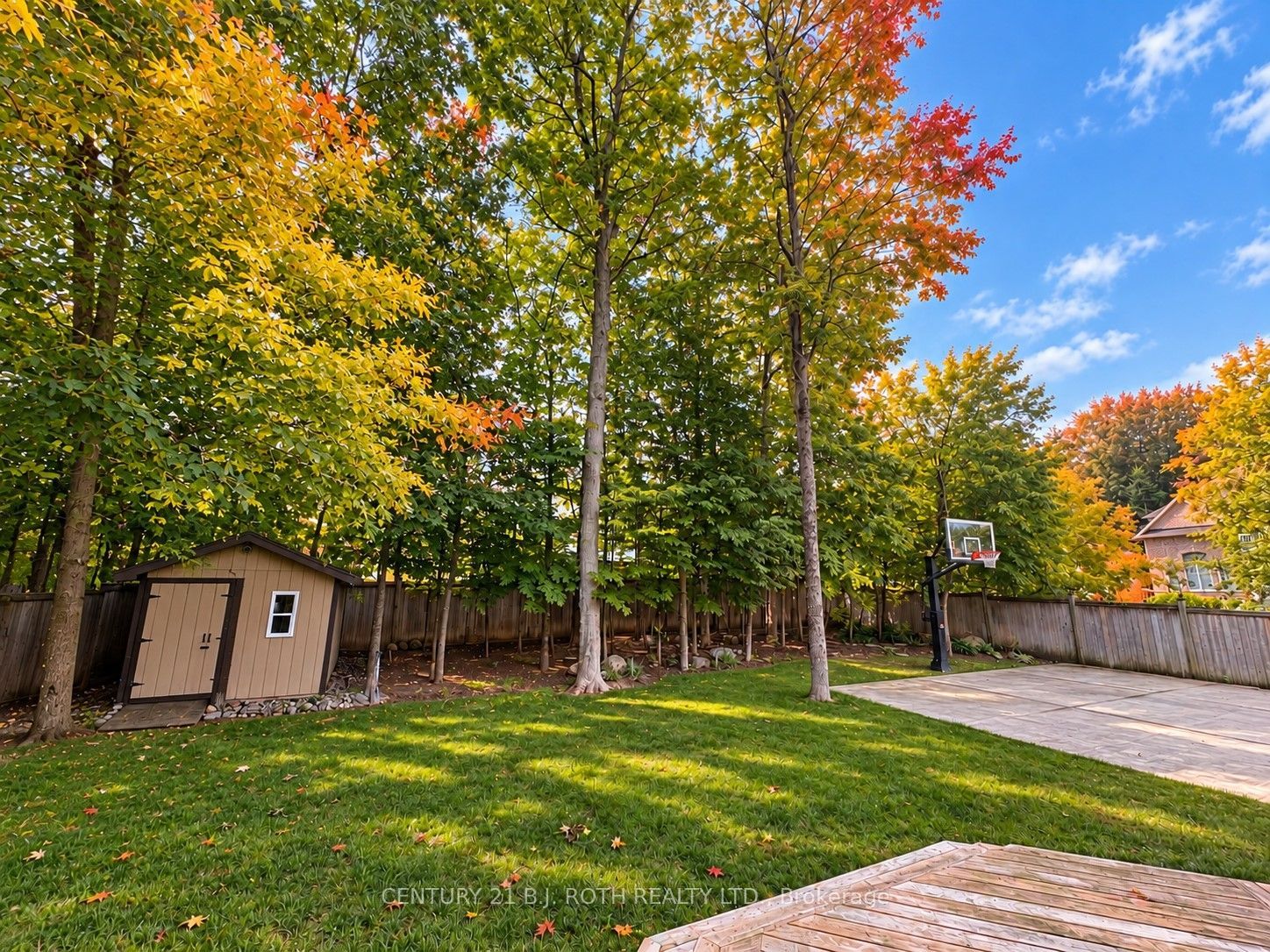 38 Camelot Square Property Photo 34
