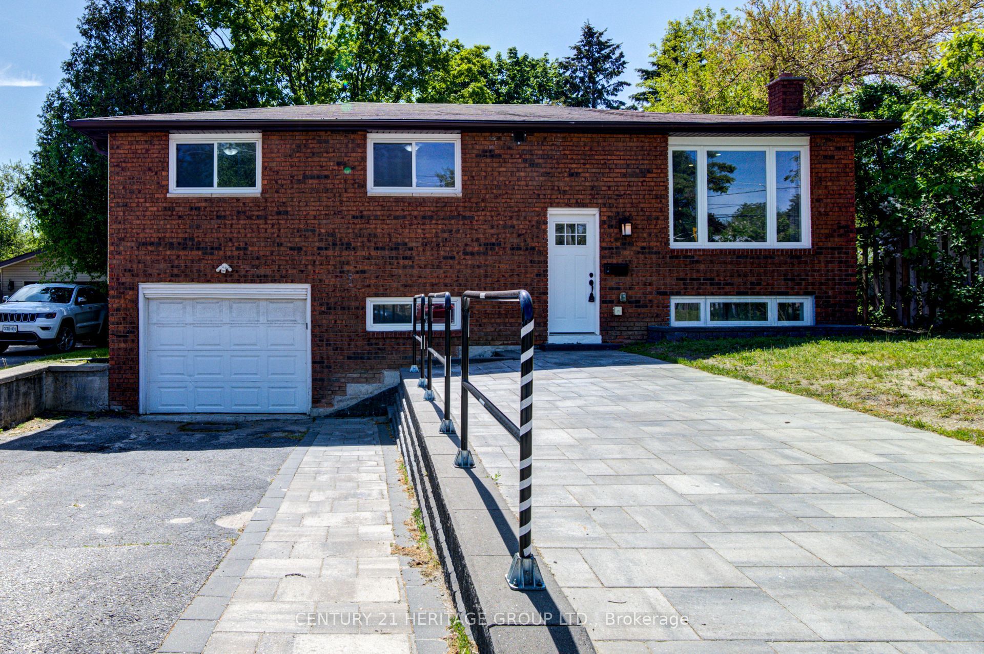 200 Ferndale Drive N Property Photo 1