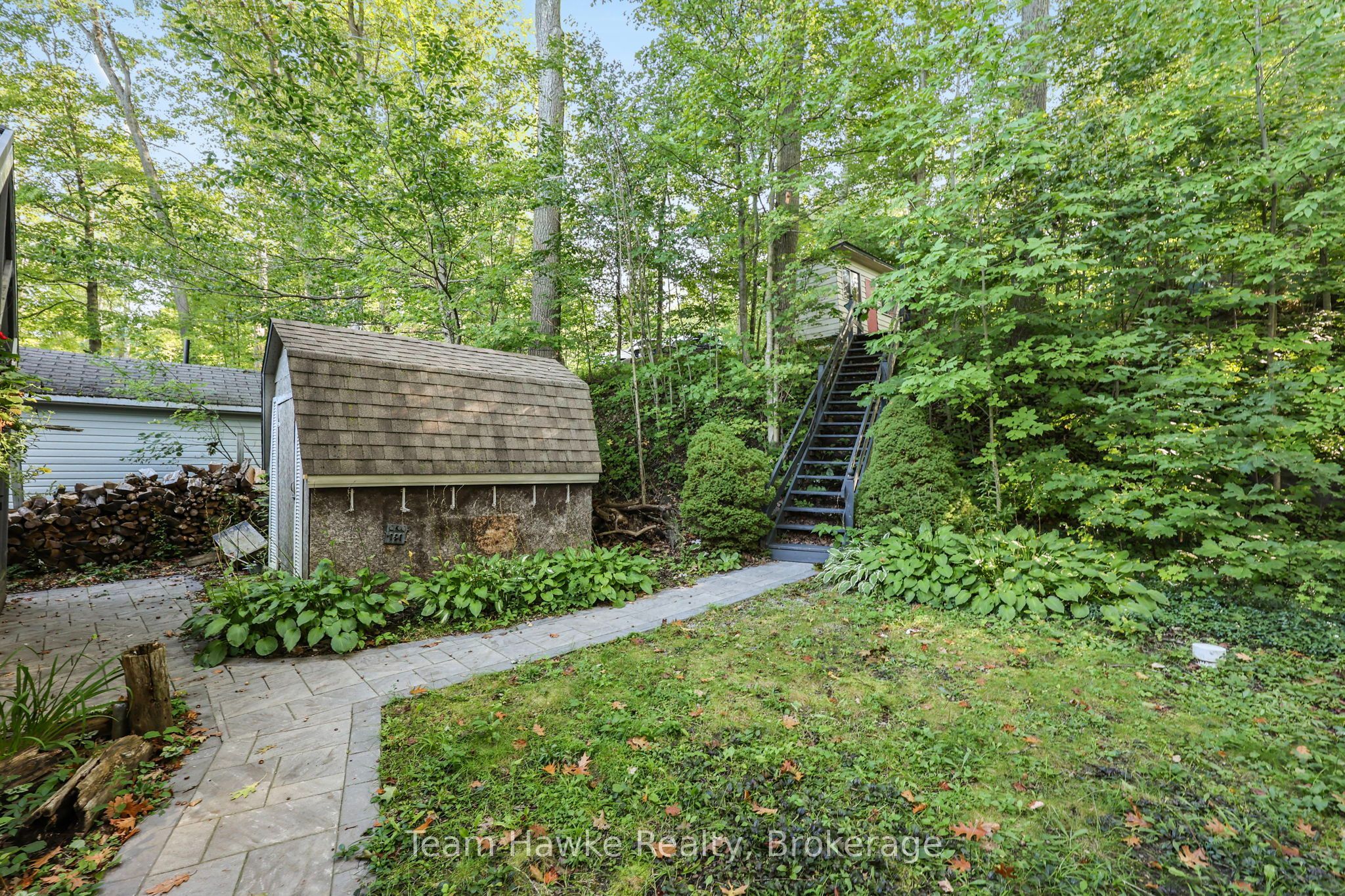 8 Farlain Lake Road E Property Photo 3