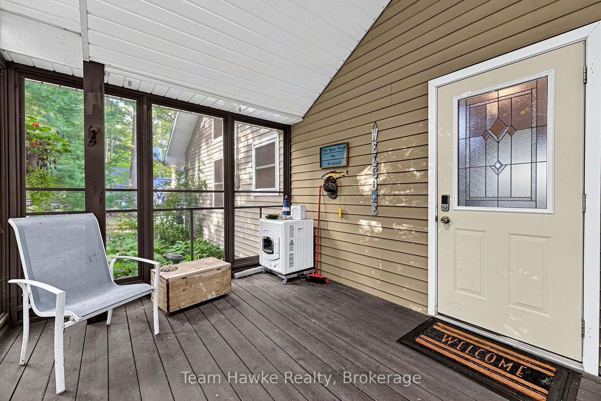 8 Farlain Lake Road E Property Photo 6