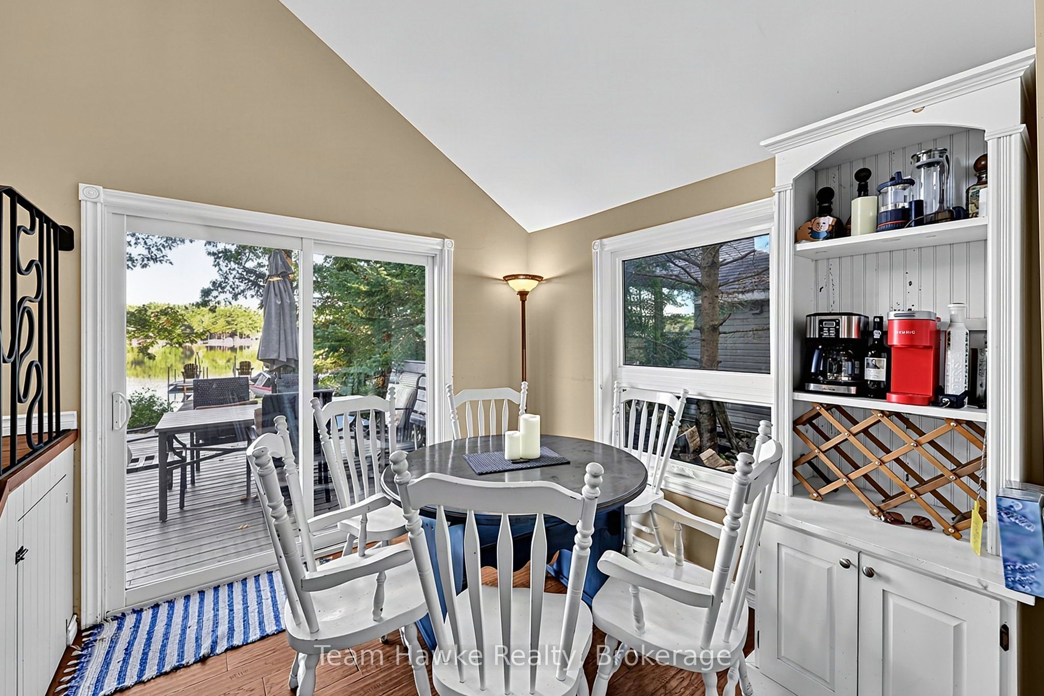 8 Farlain Lake Road E Property Photo 11