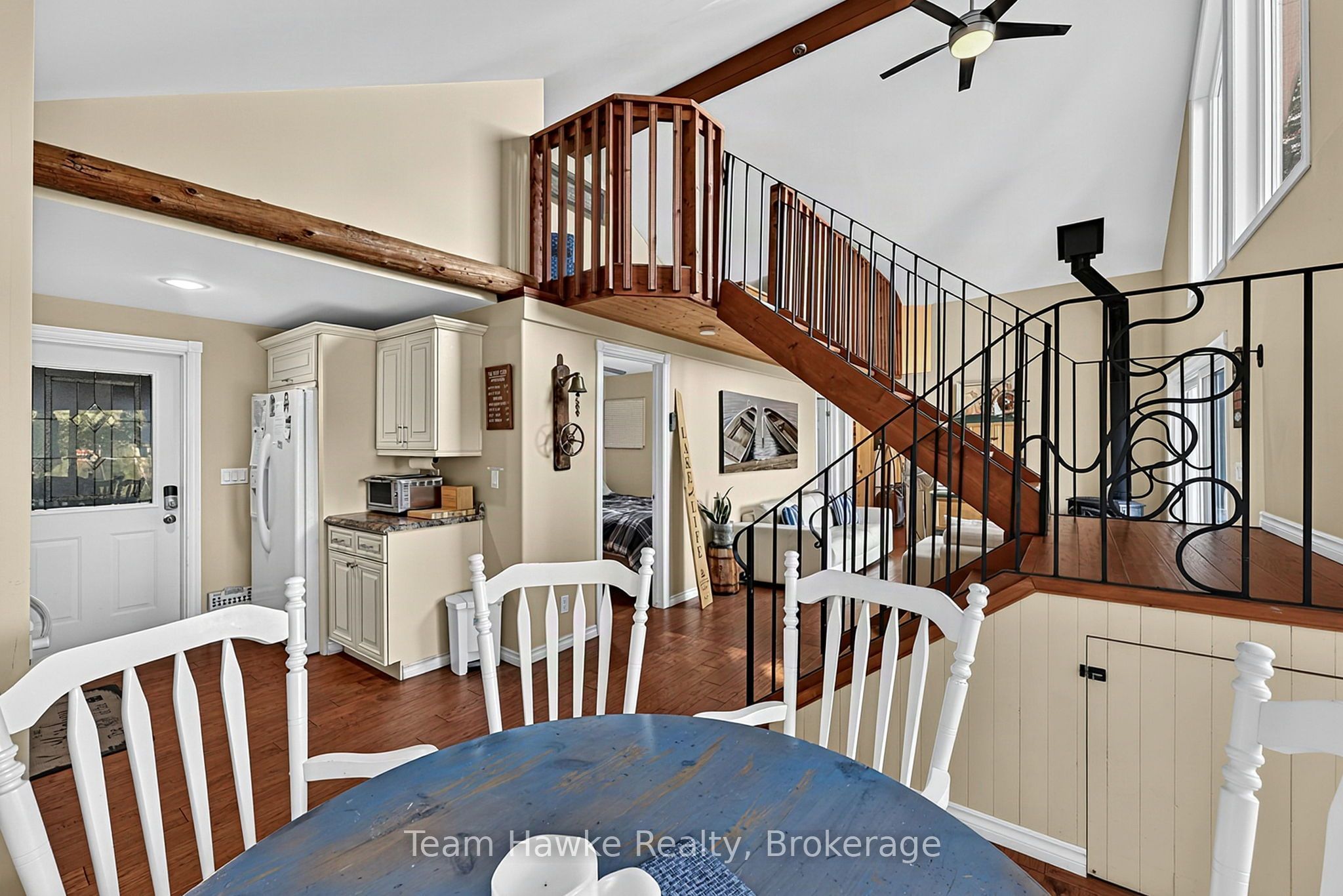 8 Farlain Lake Road E Property Photo 12