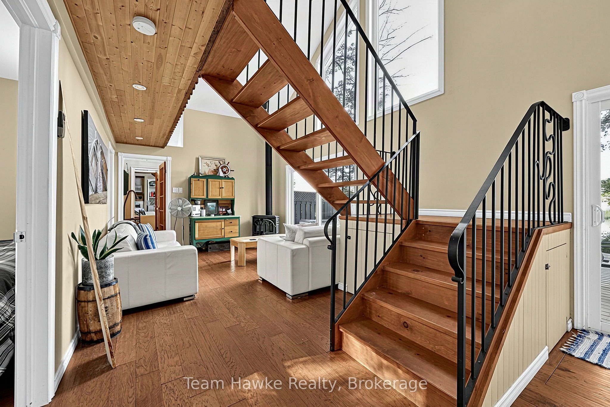 8 Farlain Lake Road E Property Photo 13