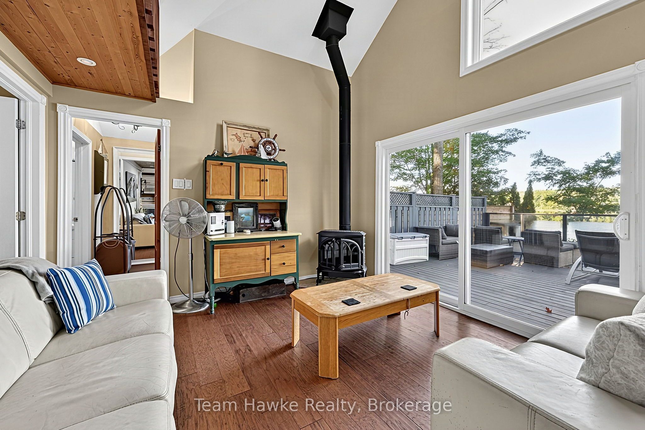 8 Farlain Lake Road E Property Photo 14