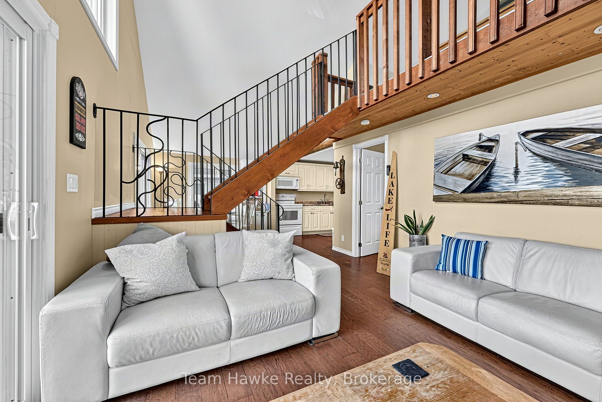 8 Farlain Lake Road E Property Photo 15