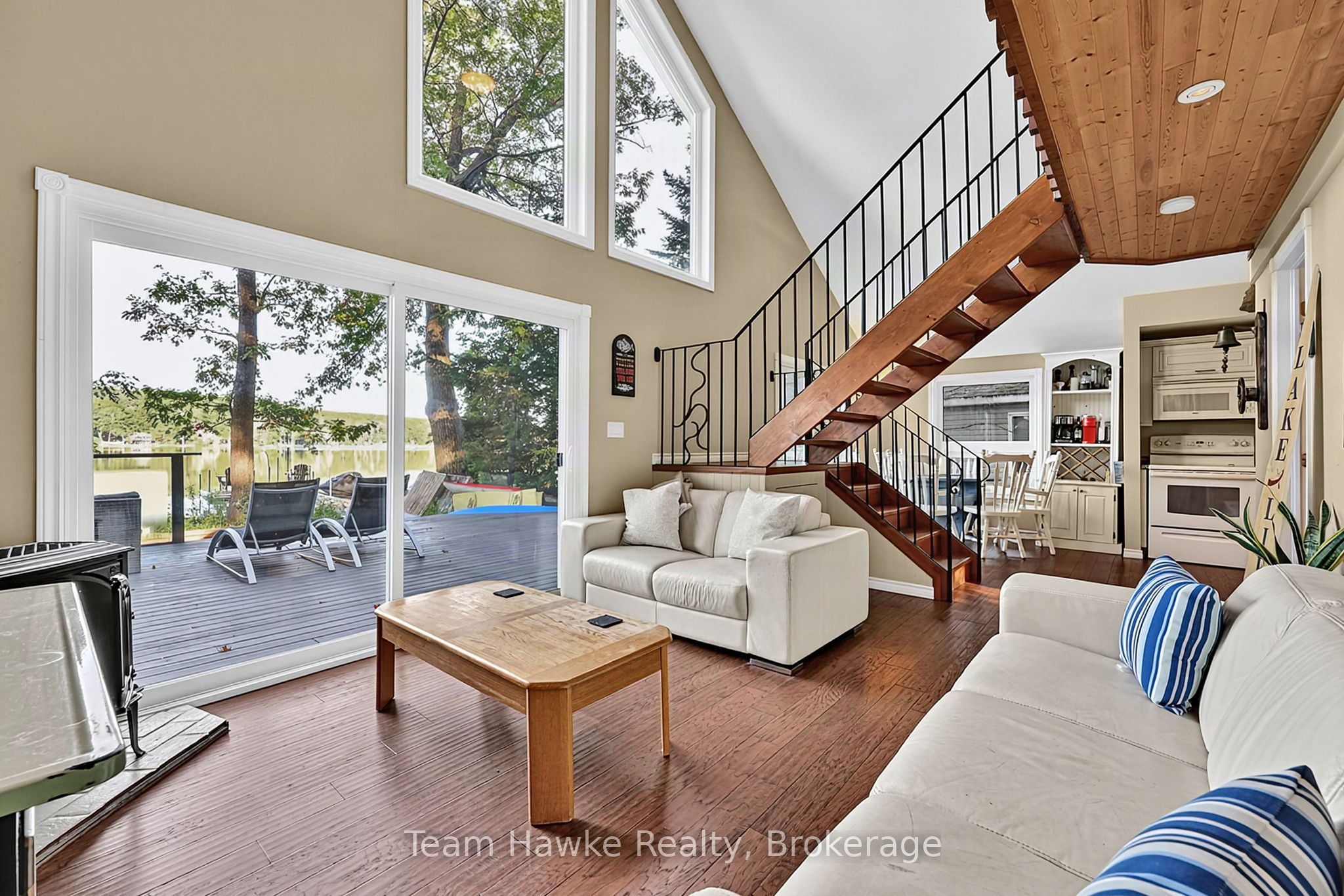 8 Farlain Lake Road E Property Photo 16