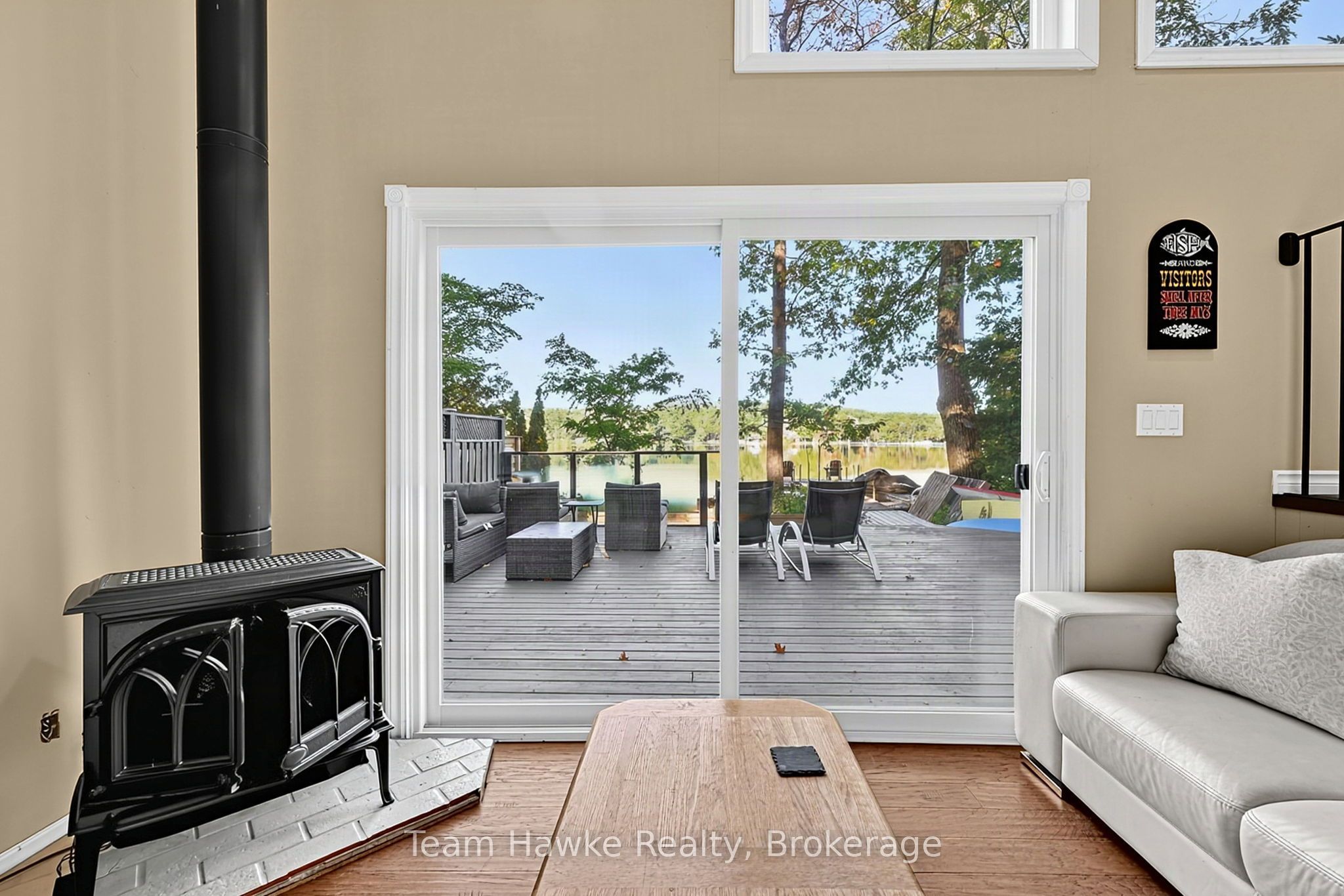 8 Farlain Lake Road E Property Photo 17