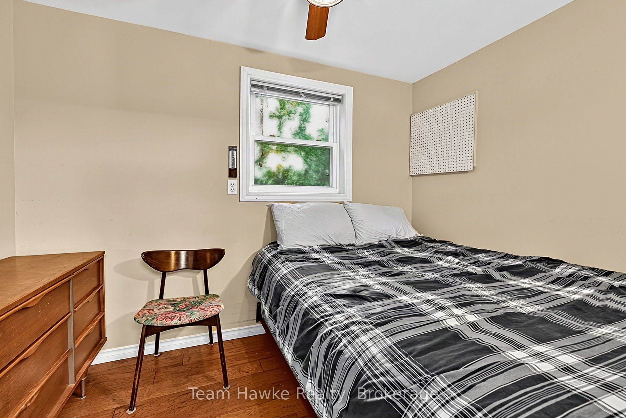 8 Farlain Lake Road E Property Photo 18