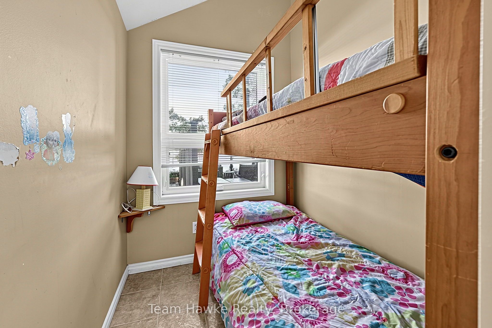 8 Farlain Lake Road E Property Photo 20