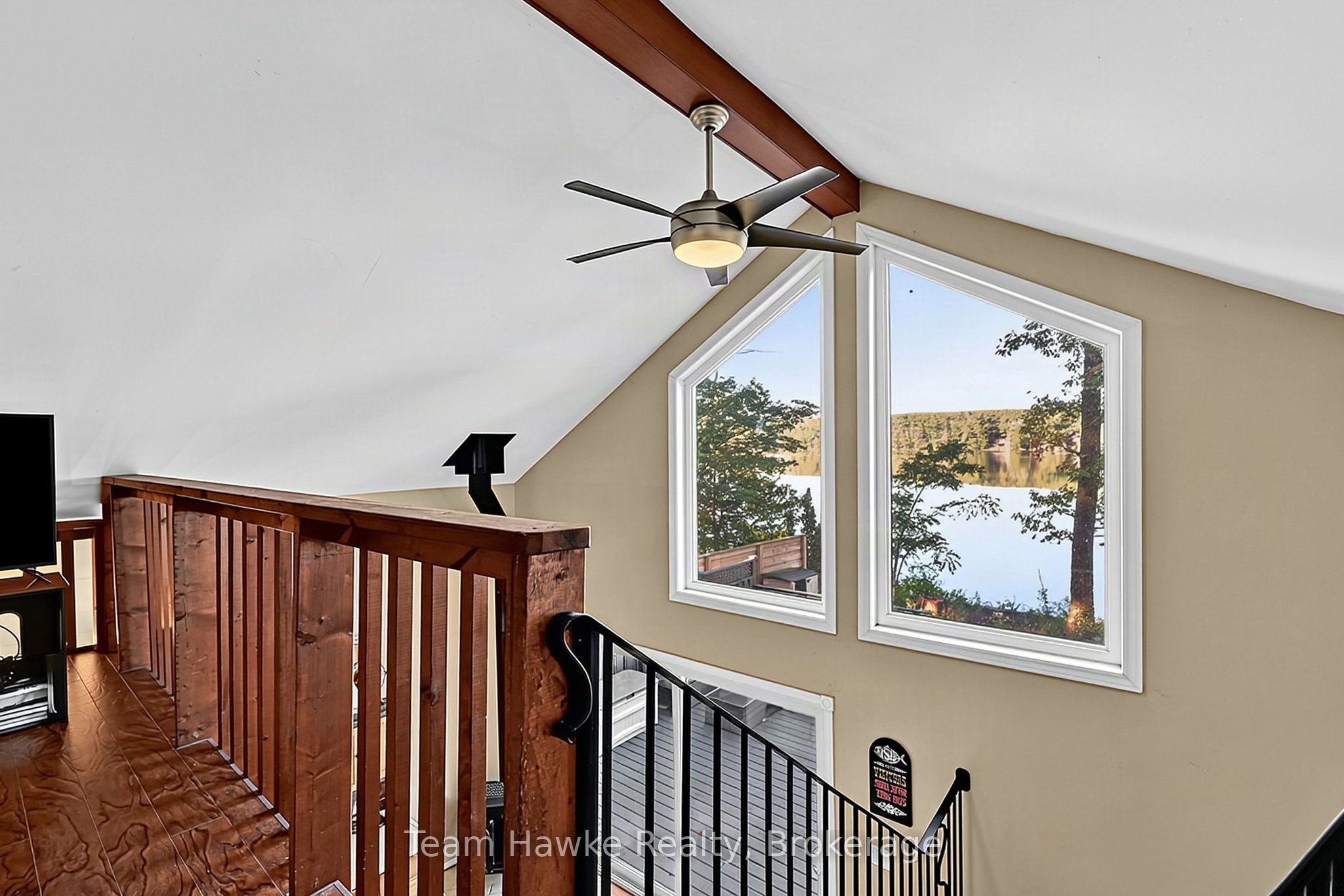 8 Farlain Lake Road E Property Photo 23