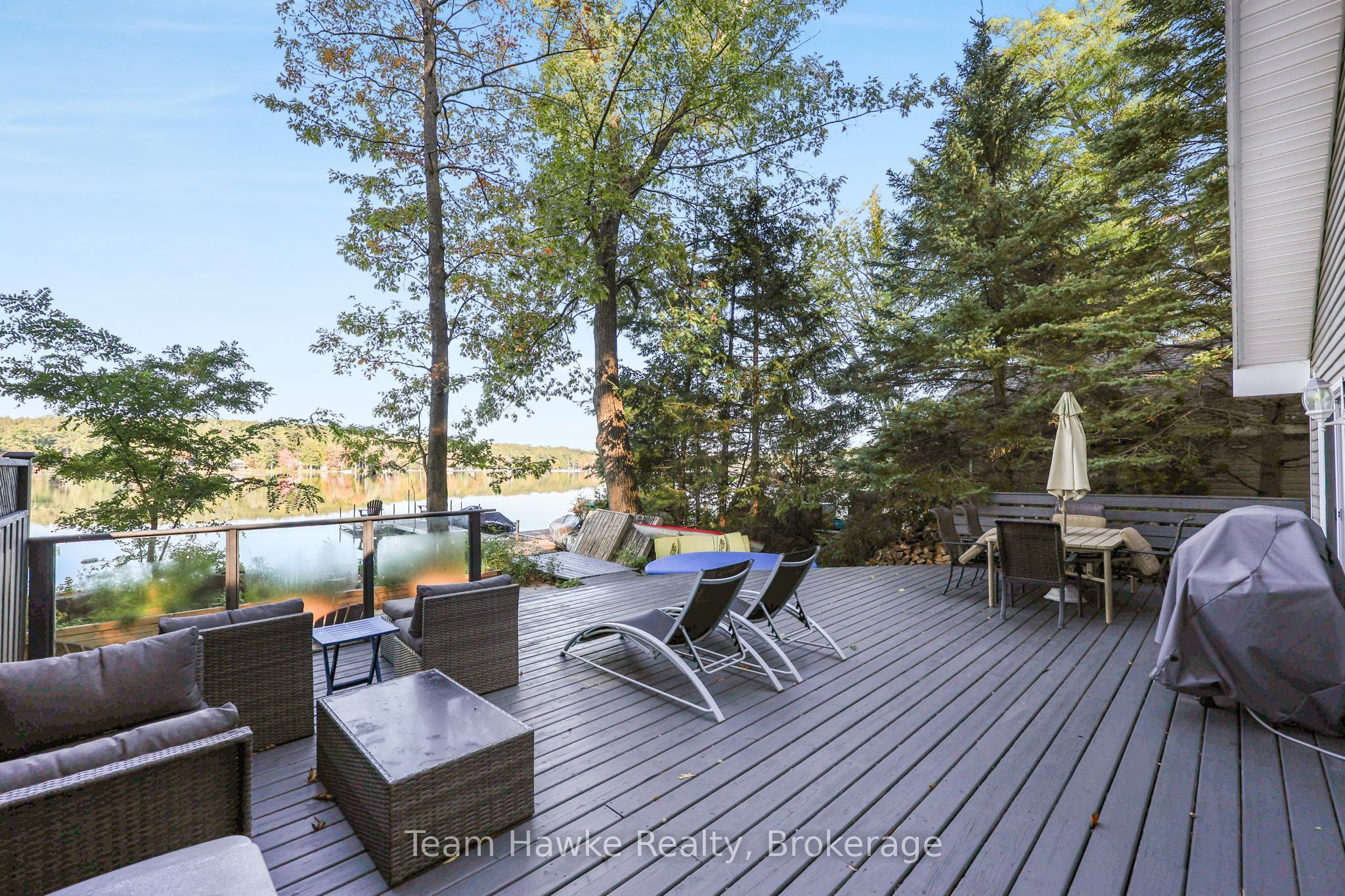 8 Farlain Lake Road E Property Photo 27