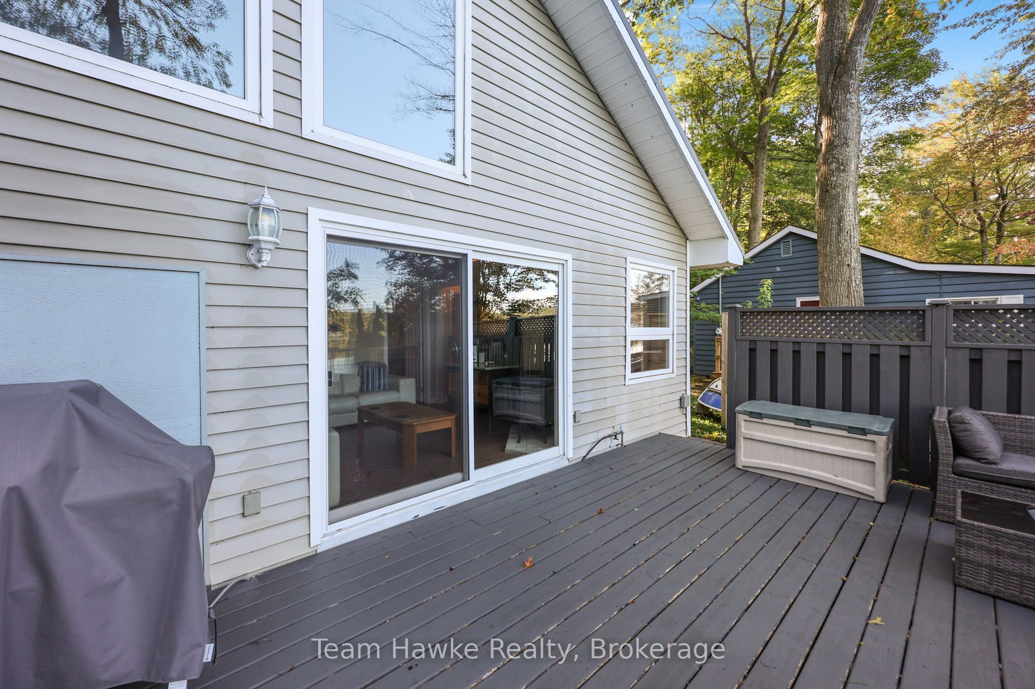 8 Farlain Lake Road E Property Photo 30