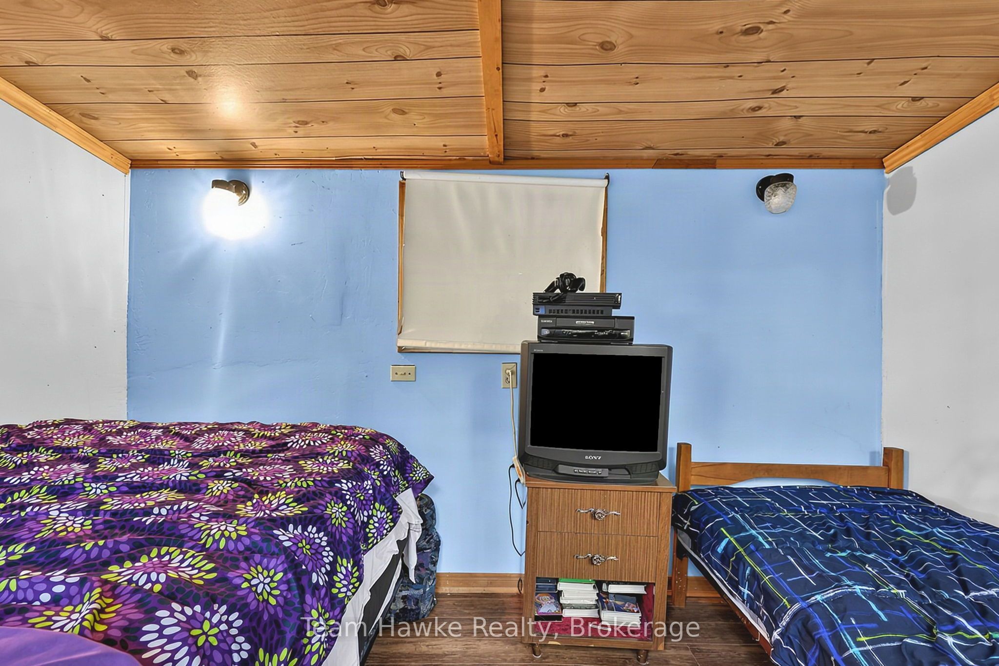 8 Farlain Lake Road E Property Photo 38