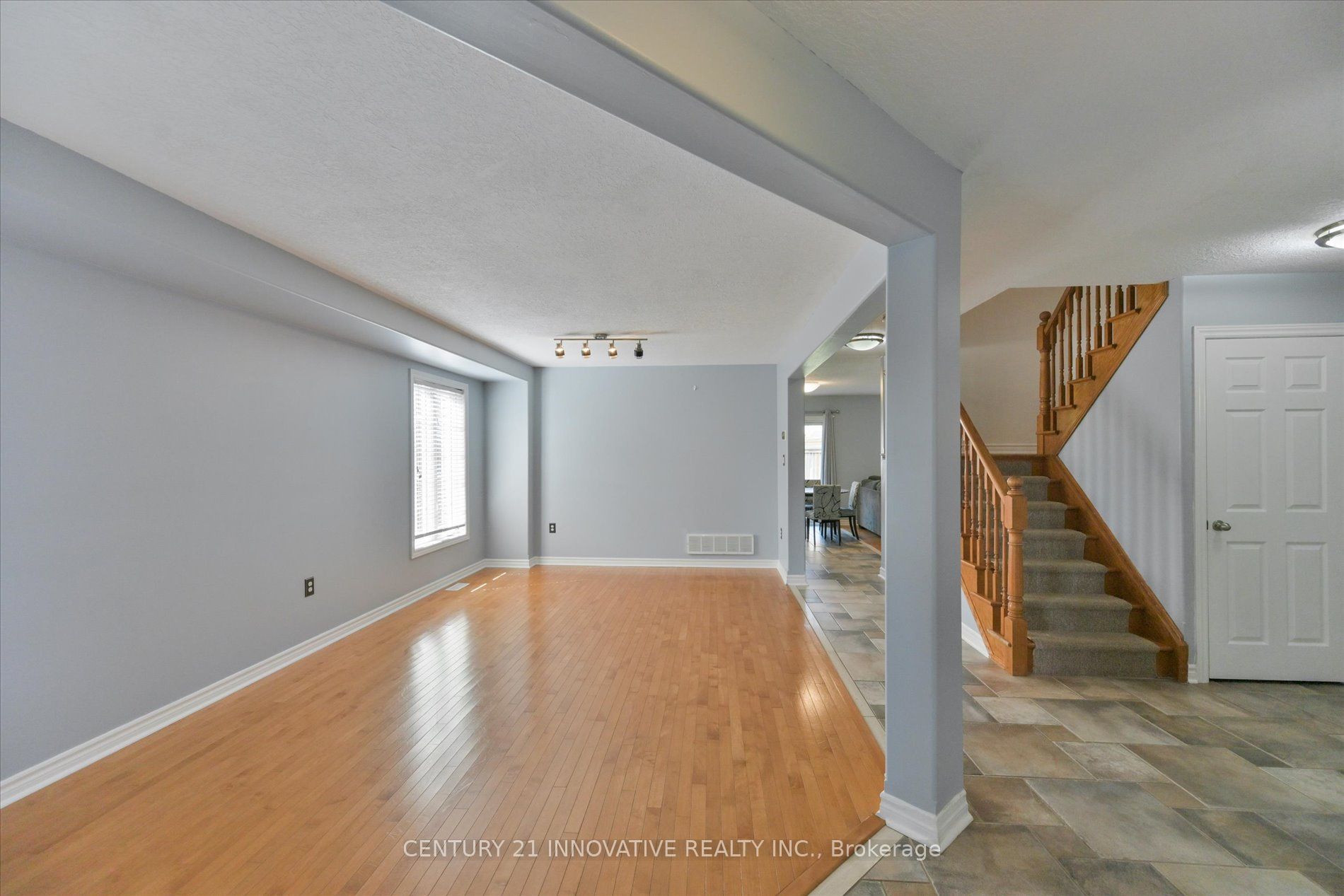 28 Empire Drive Property Photo 5