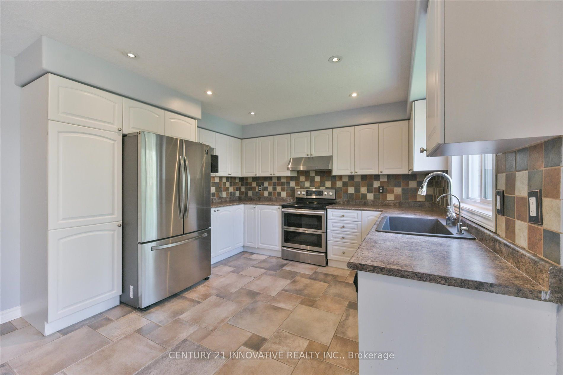 28 Empire Drive Property Photo 10