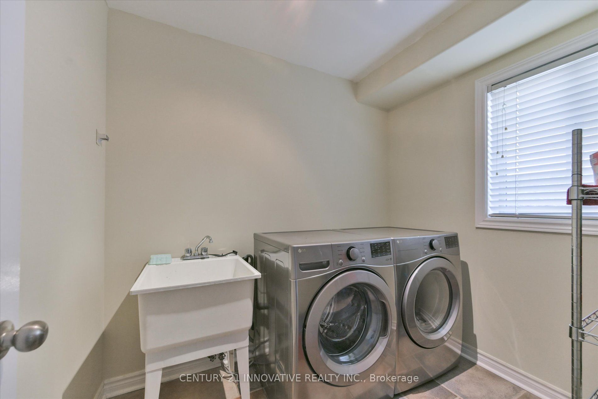 28 Empire Drive Property Photo 16