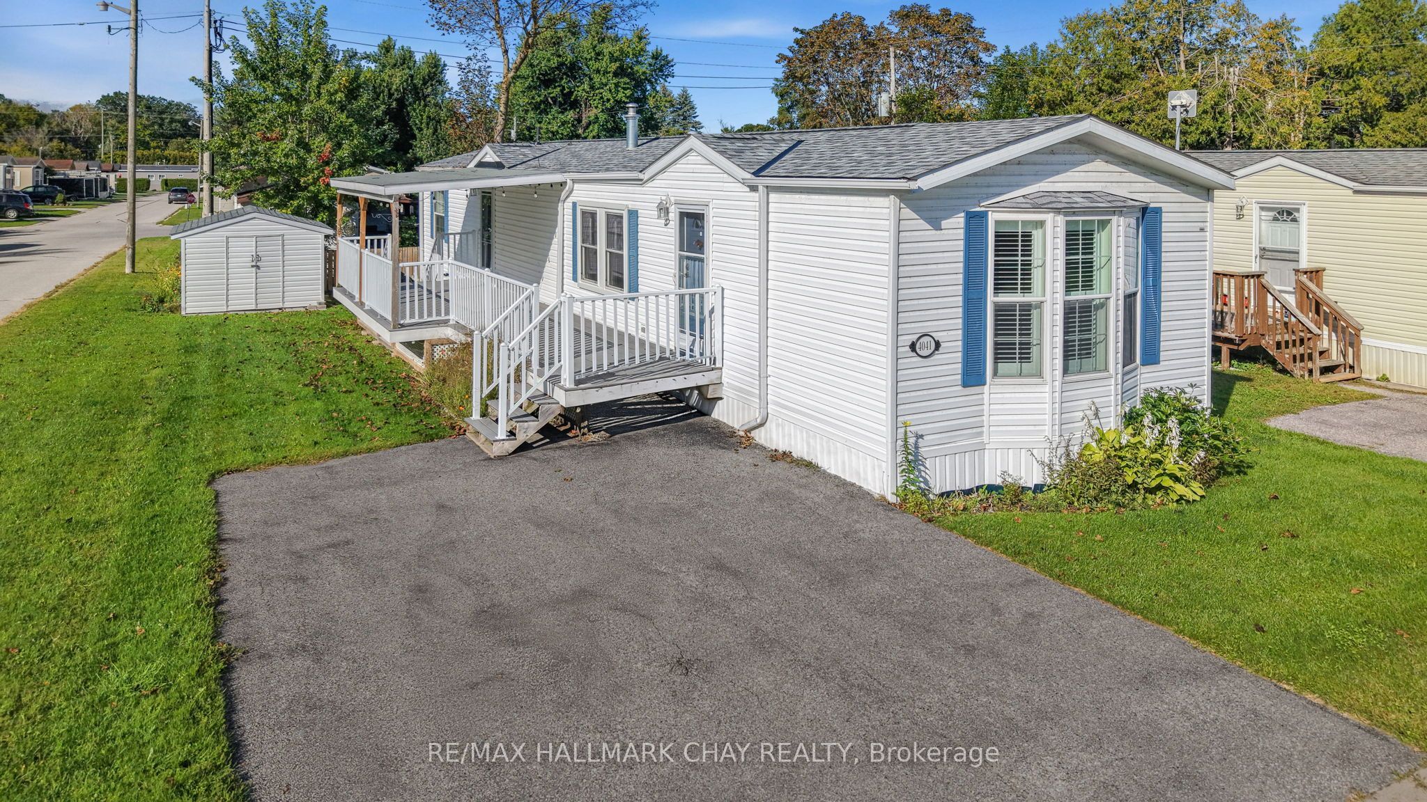 4041 Ash Crescent Property Photo 2