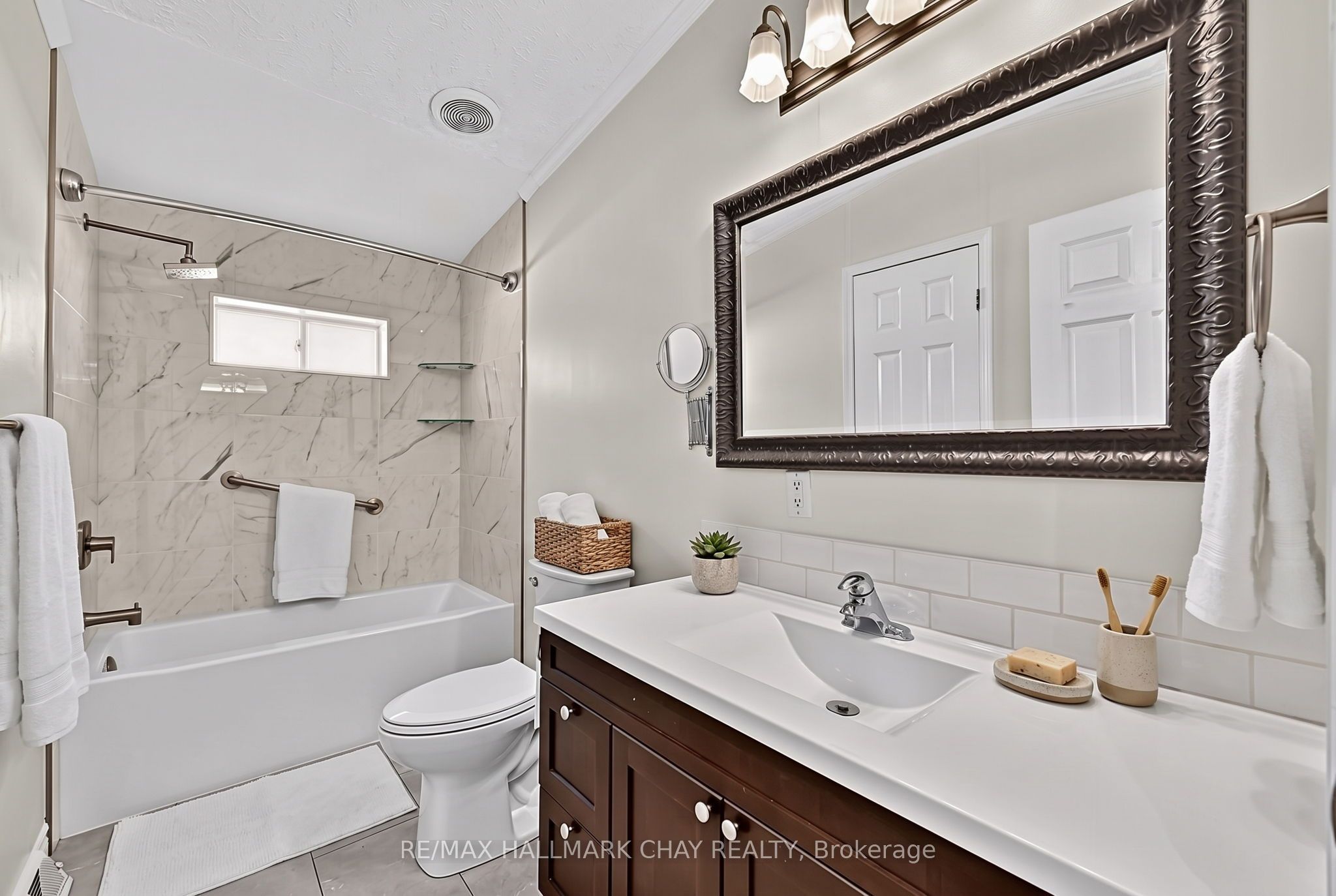 4041 Ash Crescent Property Photo 11