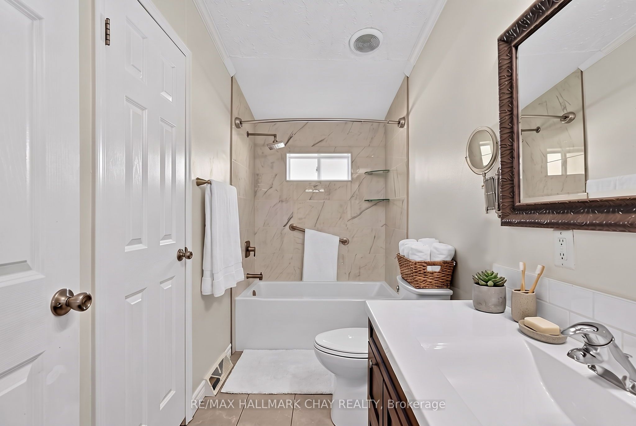 4041 Ash Crescent Property Photo 12