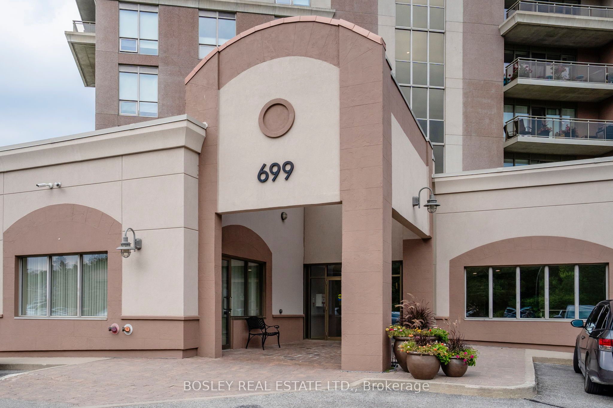 699 Aberdeen Boulevard 307 Property Photo 2