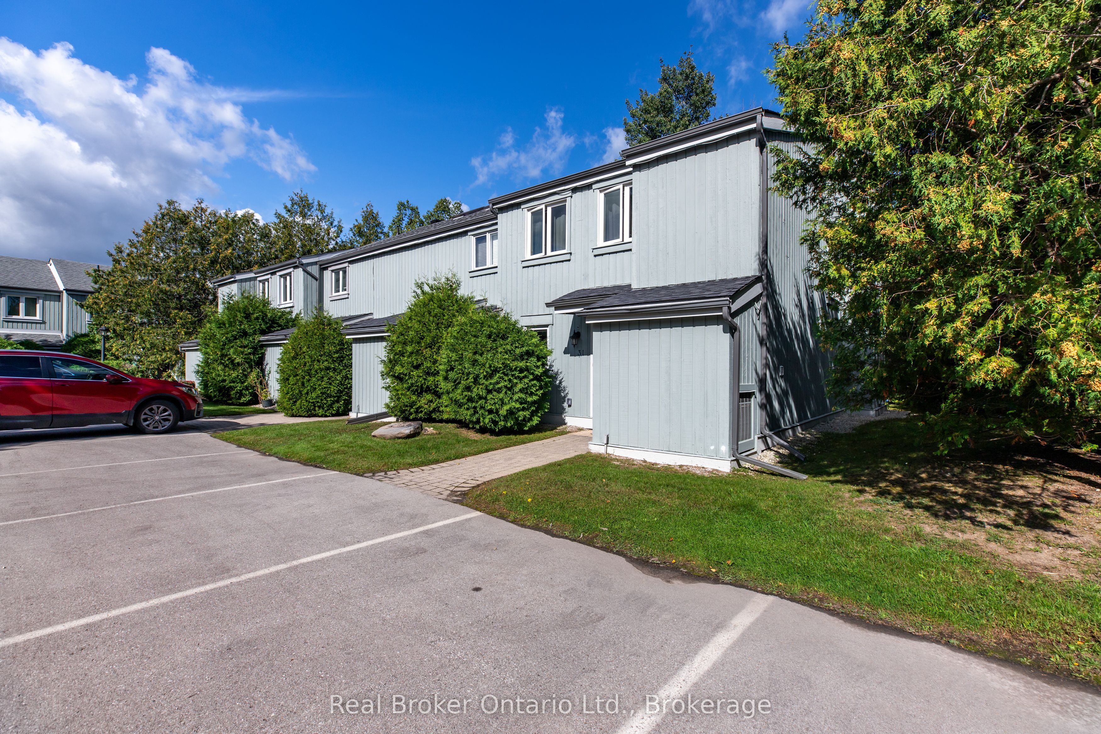 127 Fairway Crescent 31 Property Photo 3