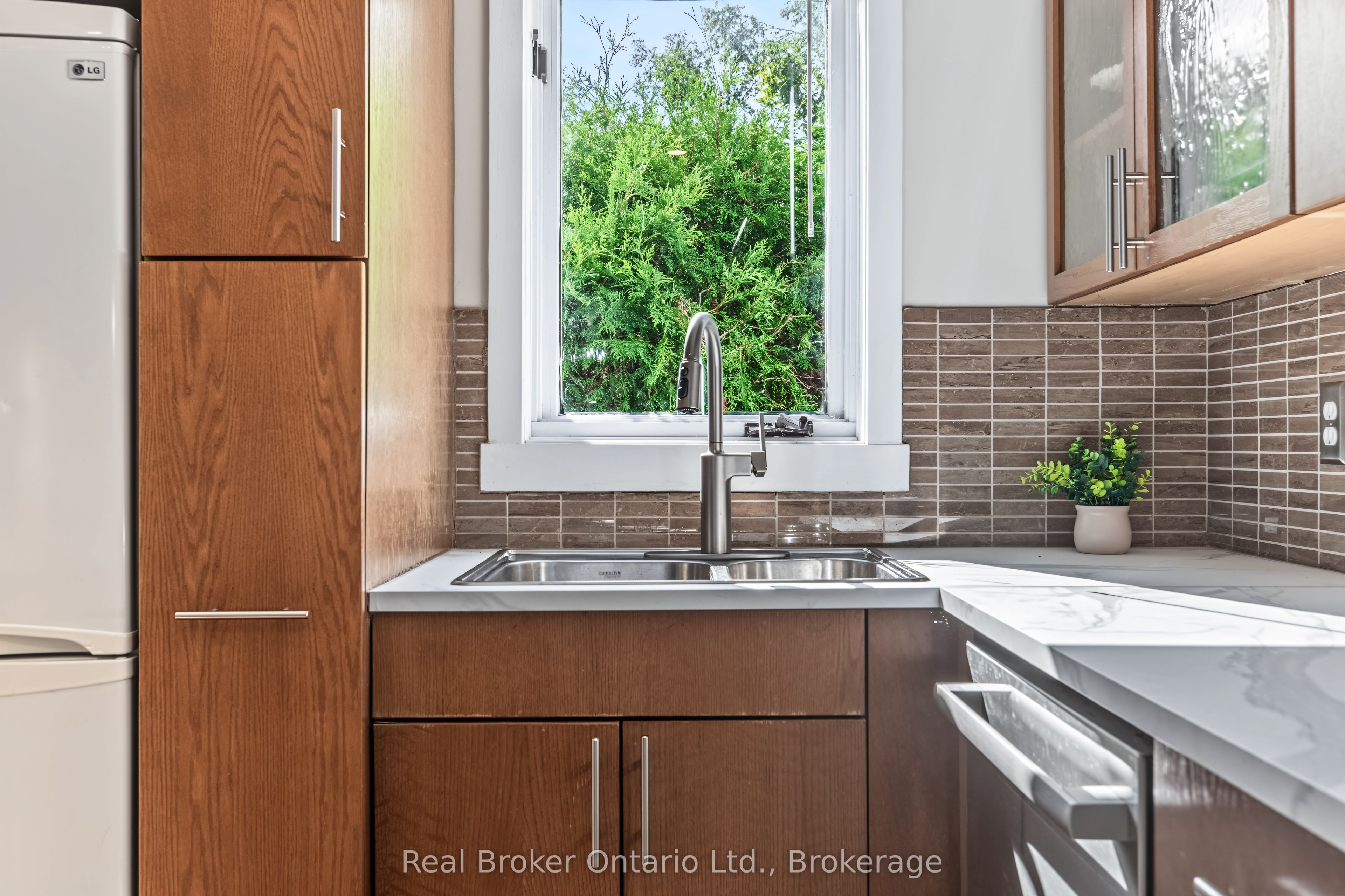 127 Fairway Crescent 31 Property Photo 10