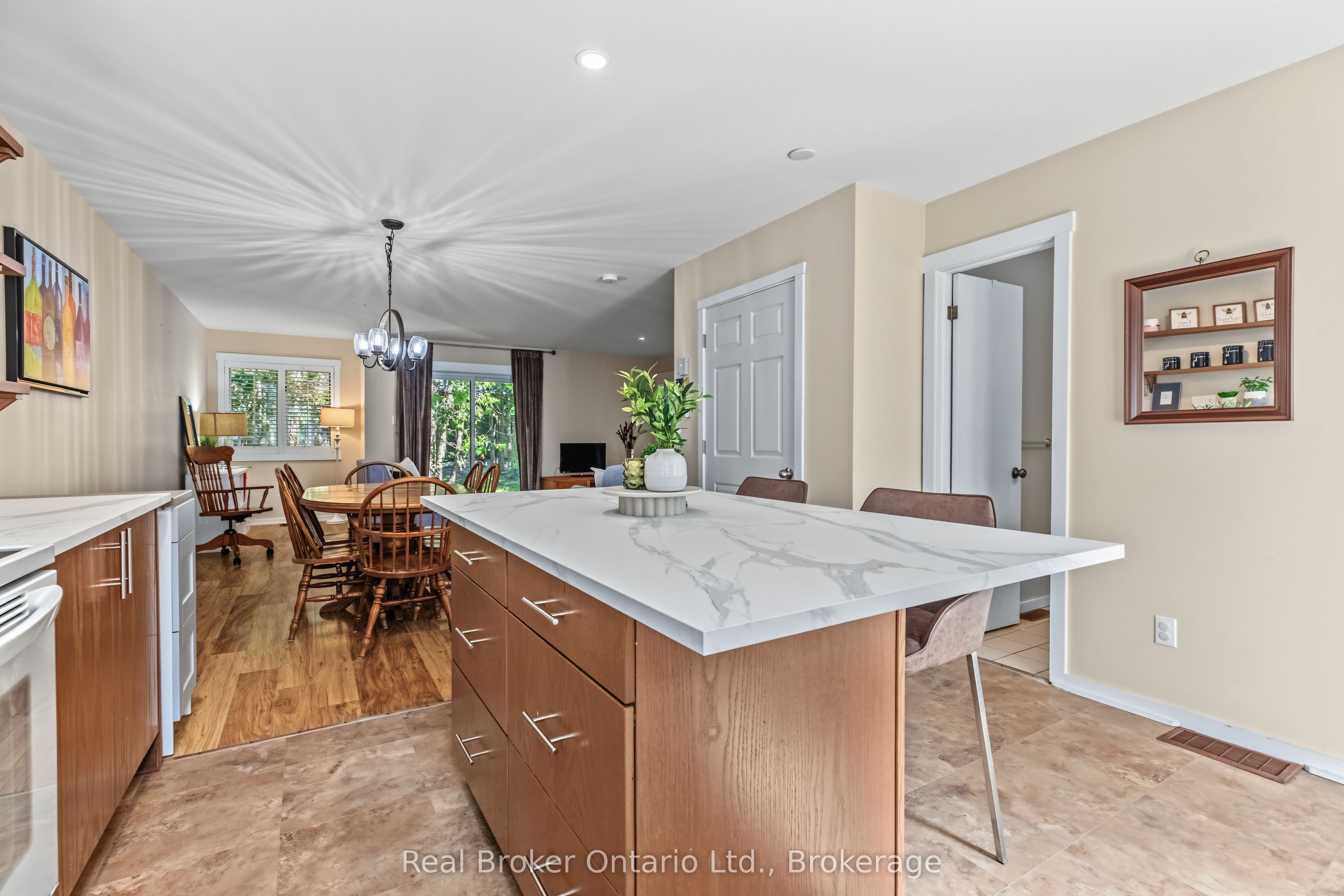 127 Fairway Crescent 31 Property Photo 12