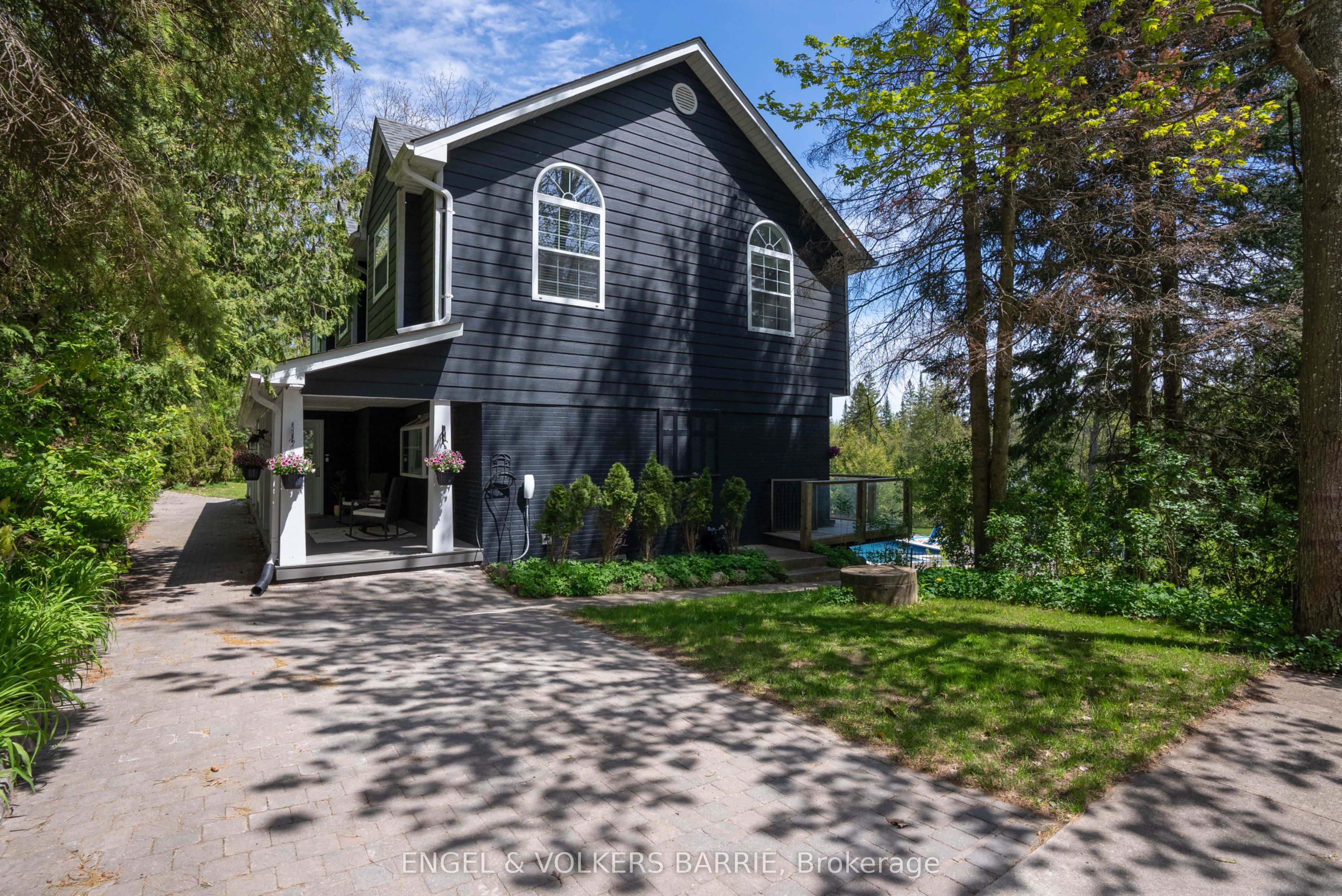1441 Hendrie Road Property Photo 2