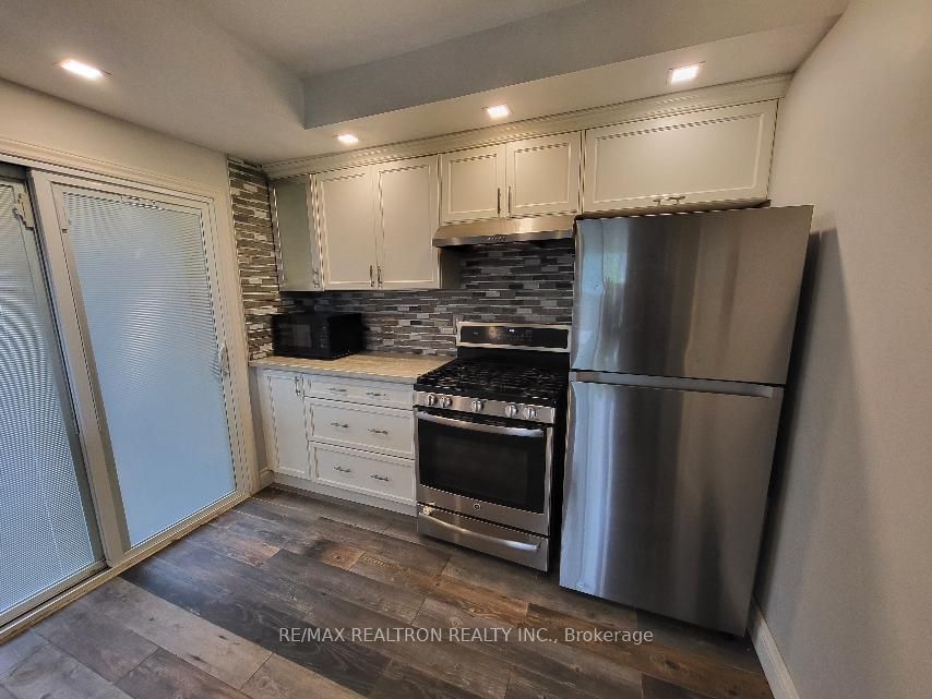 256 Dunlop Street W Property Photo 4