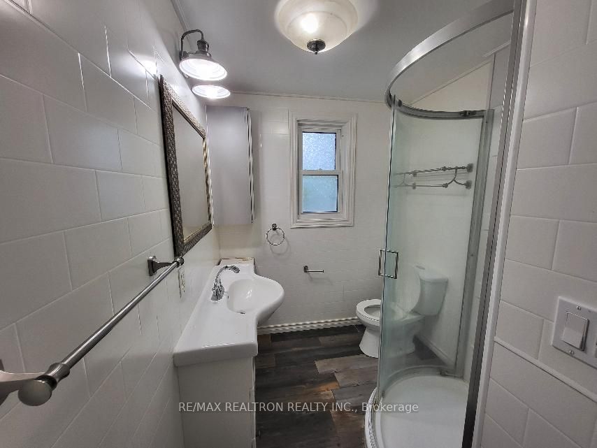 256 Dunlop Street W Property Photo 7