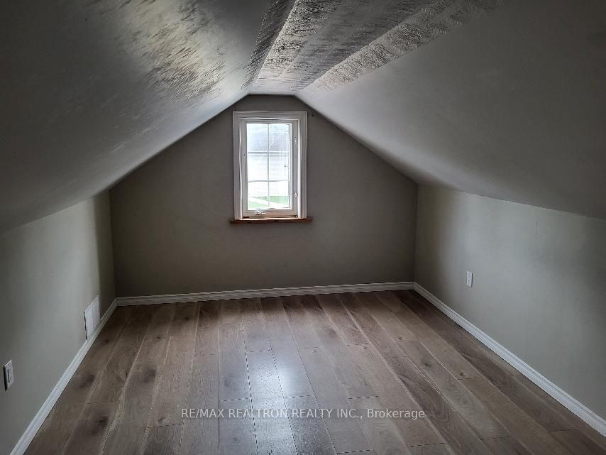 256 Dunlop Street W Property Photo 8